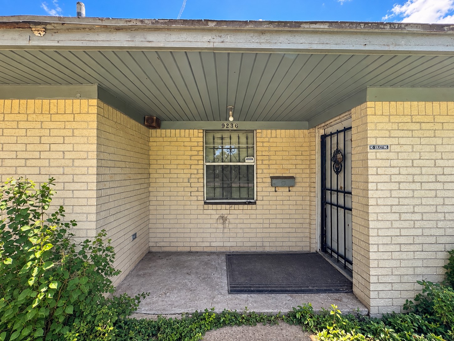 9236 Kelburn Drive Property Photo 2