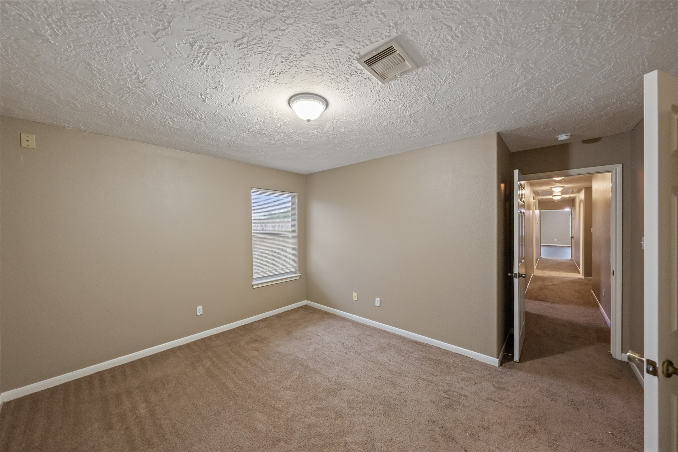 5401 Peacock Street Property Photo 8