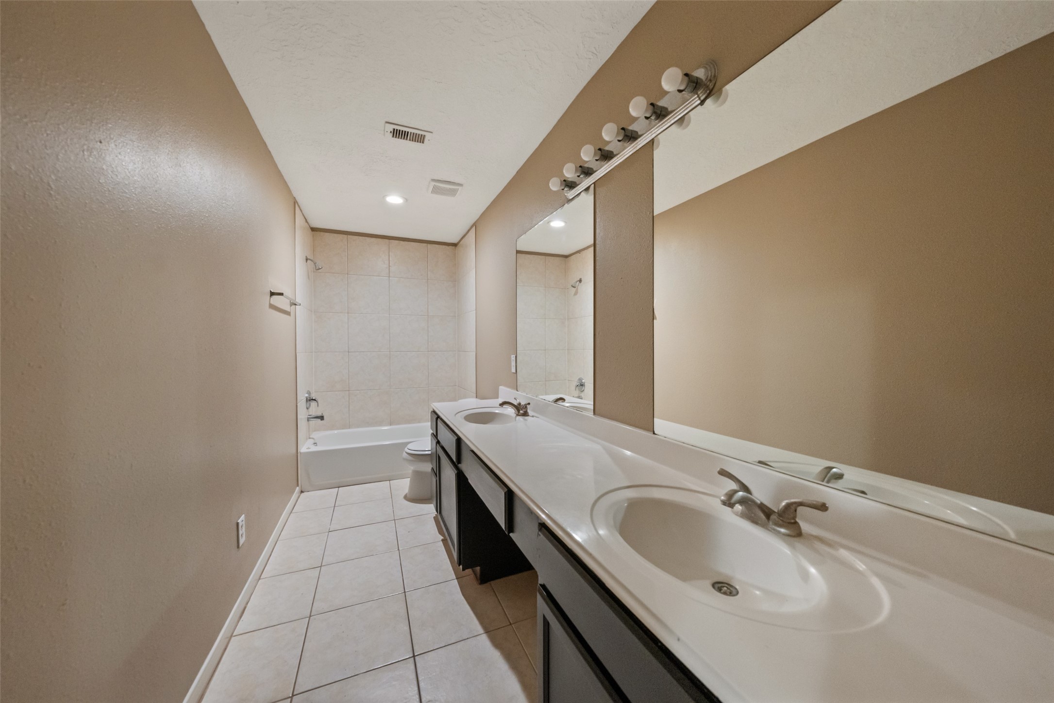 5401 Peacock Street Property Photo 9