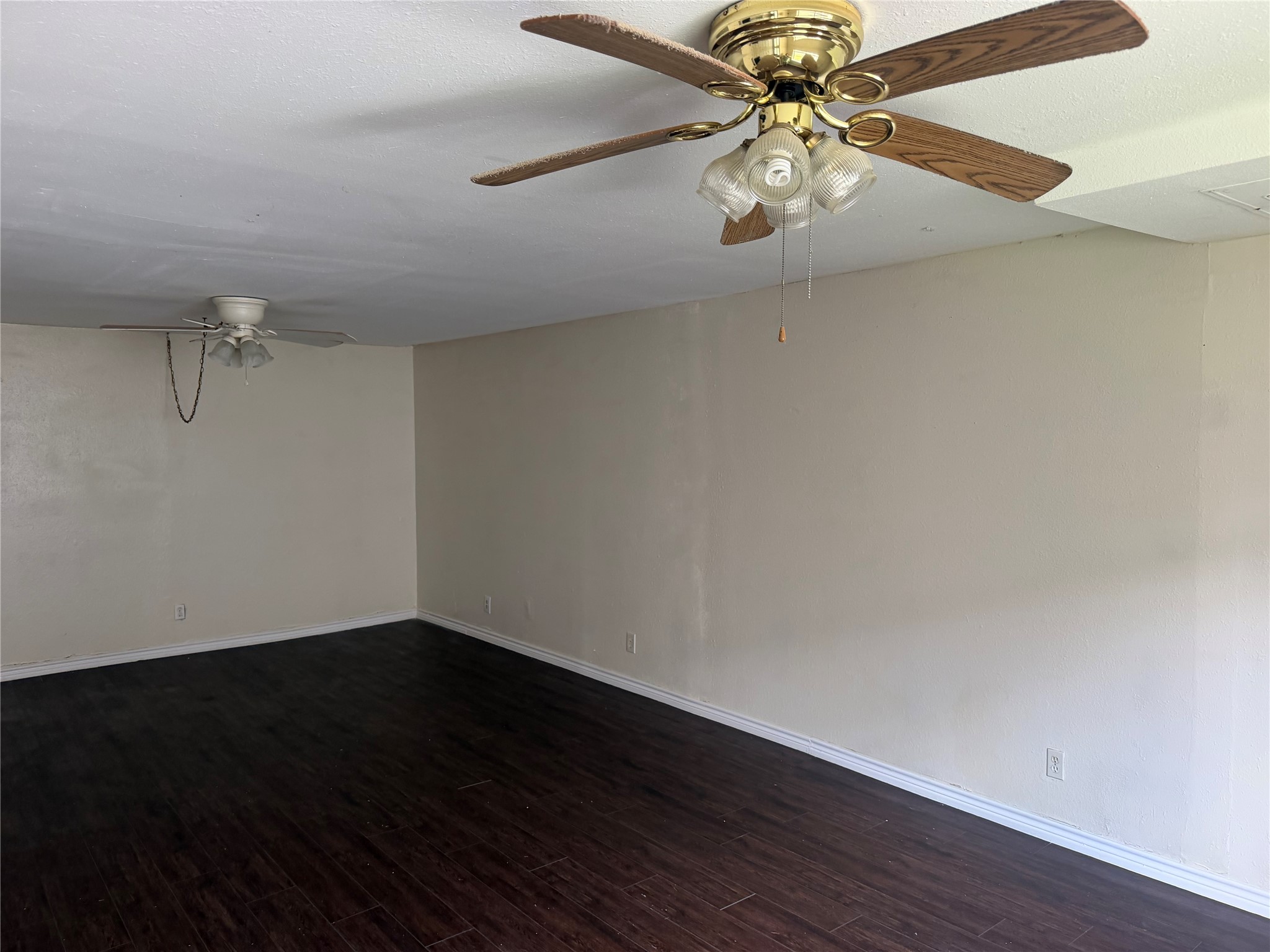 1221 Houston Streets 4 Property Photo 1