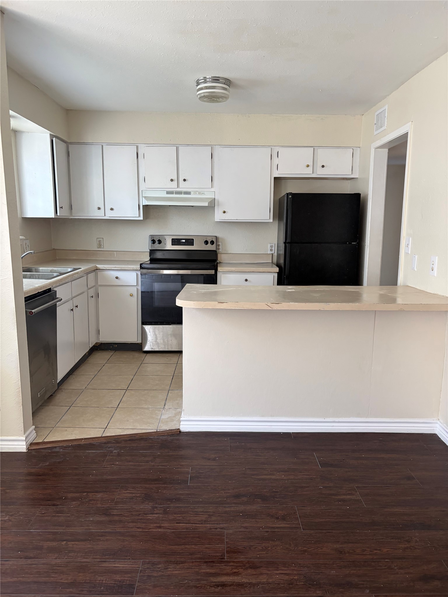 1221 Houston Streets 4 Property Photo 3
