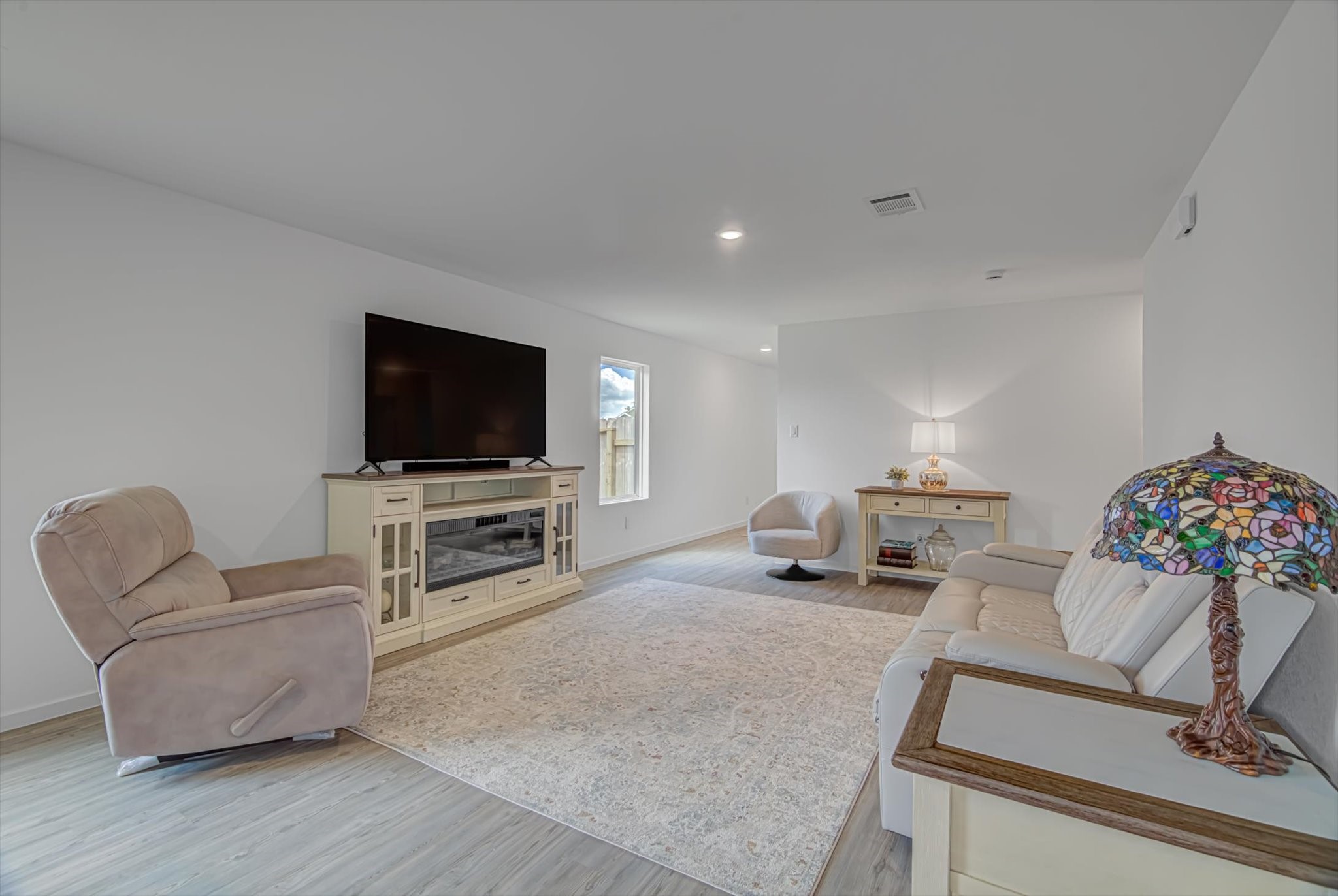 216 Houston Avenue Property Photo 5