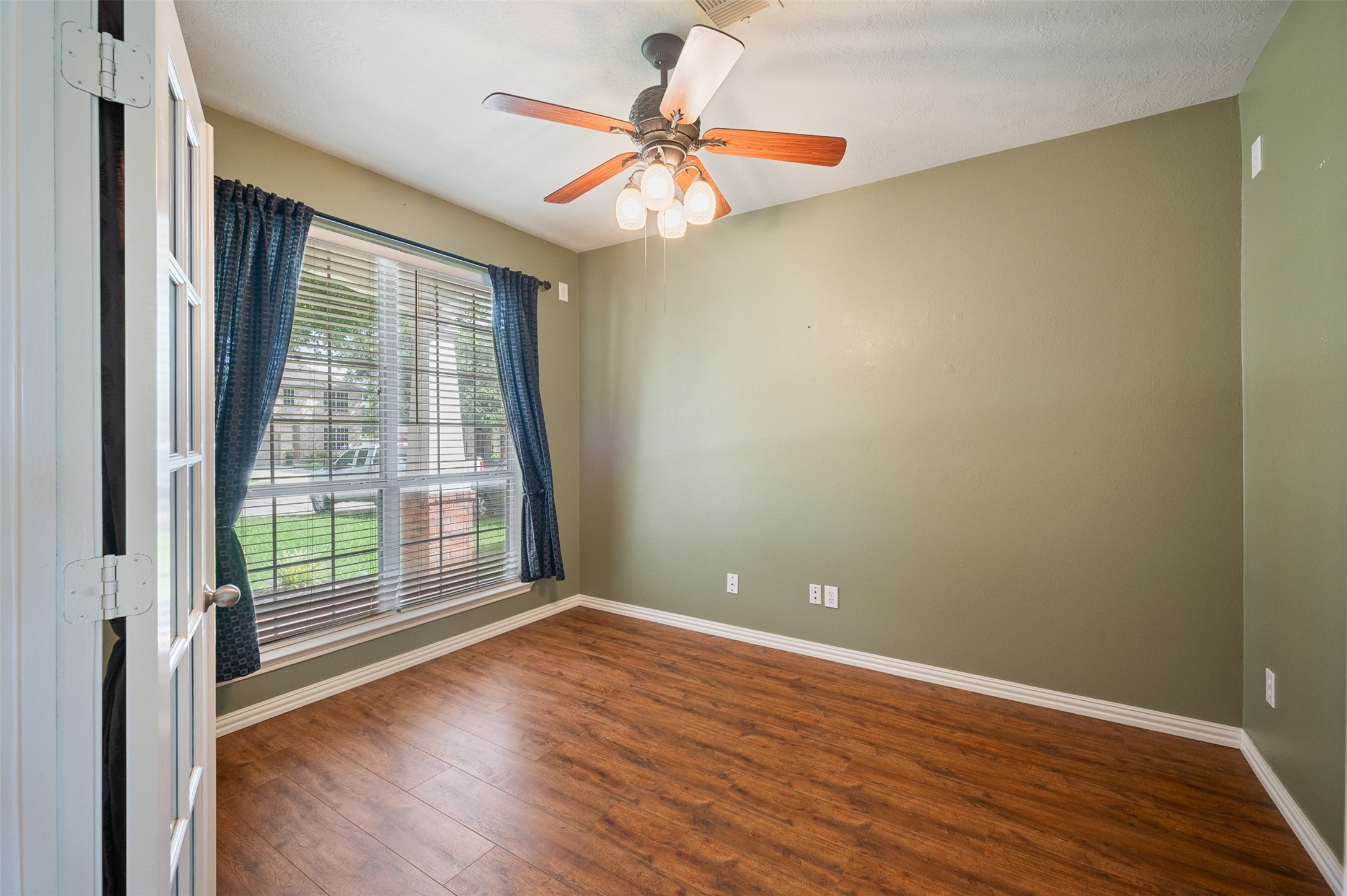 2931 Silver Landing Lane Property Photo 6