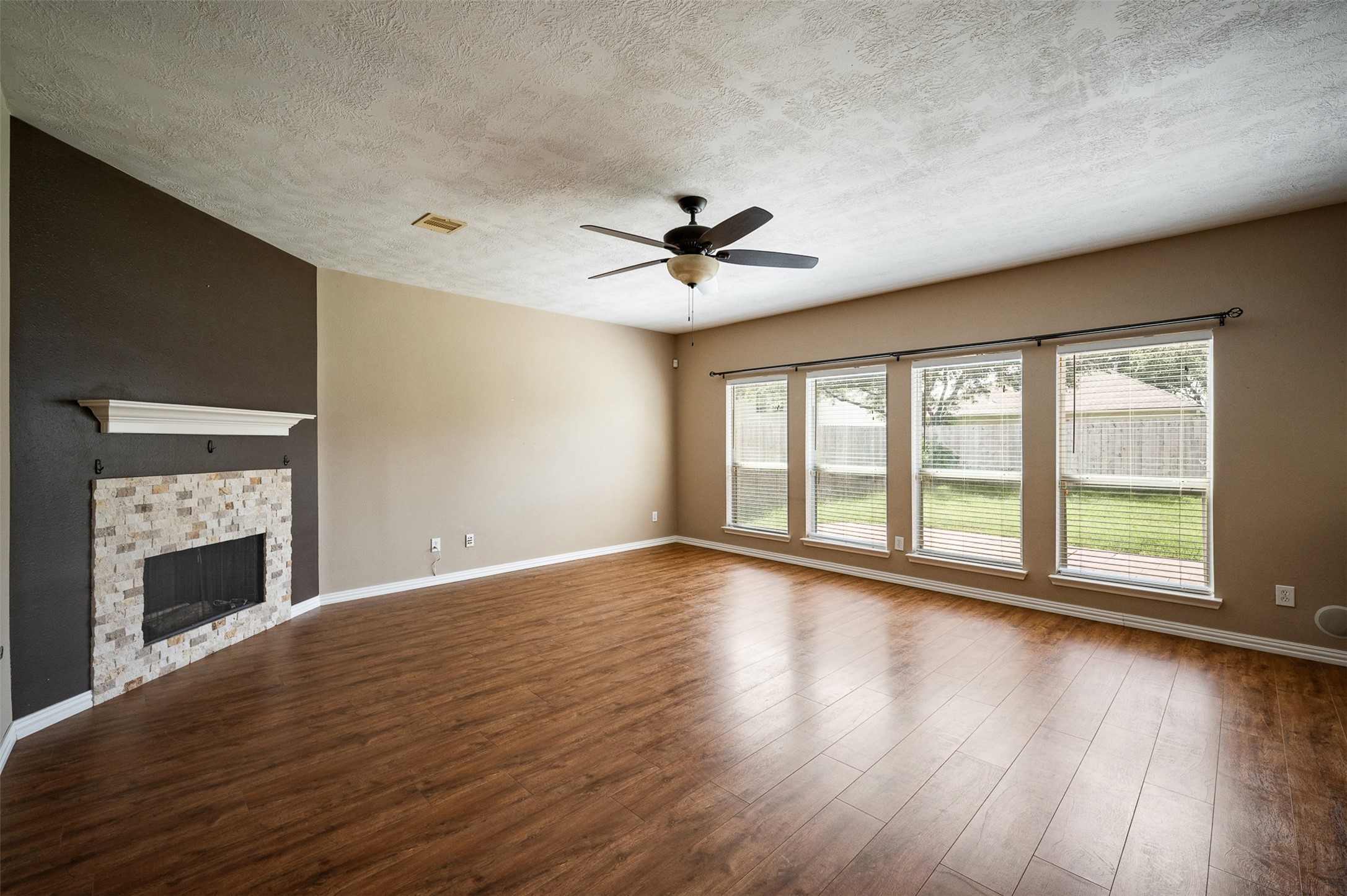 2931 Silver Landing Lane Property Photo 9