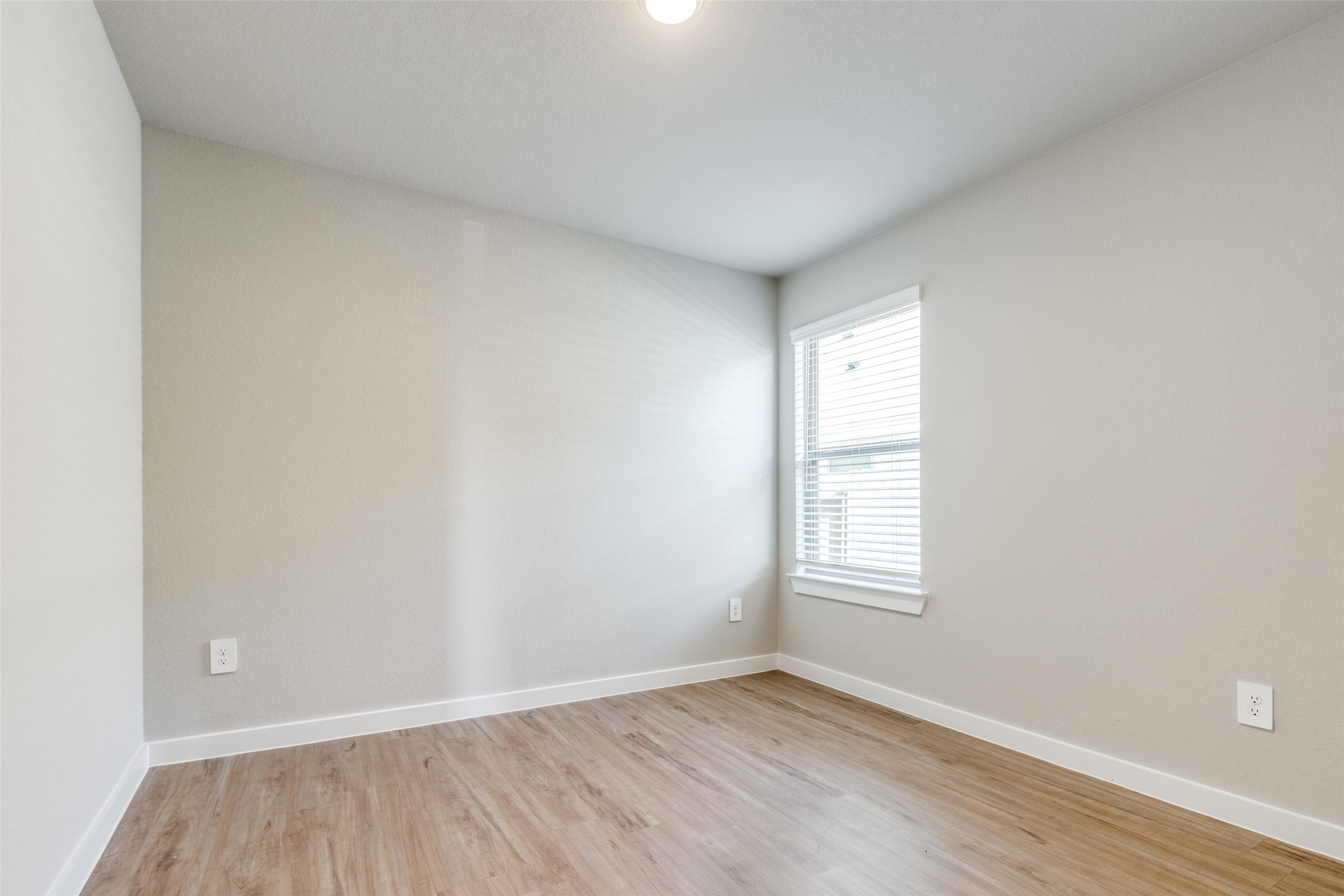 949 Gentle Moss Drive Property Photo 14