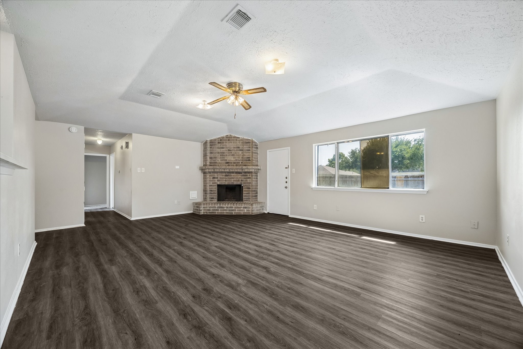 1922 Summer Place Drive Property Photo 2