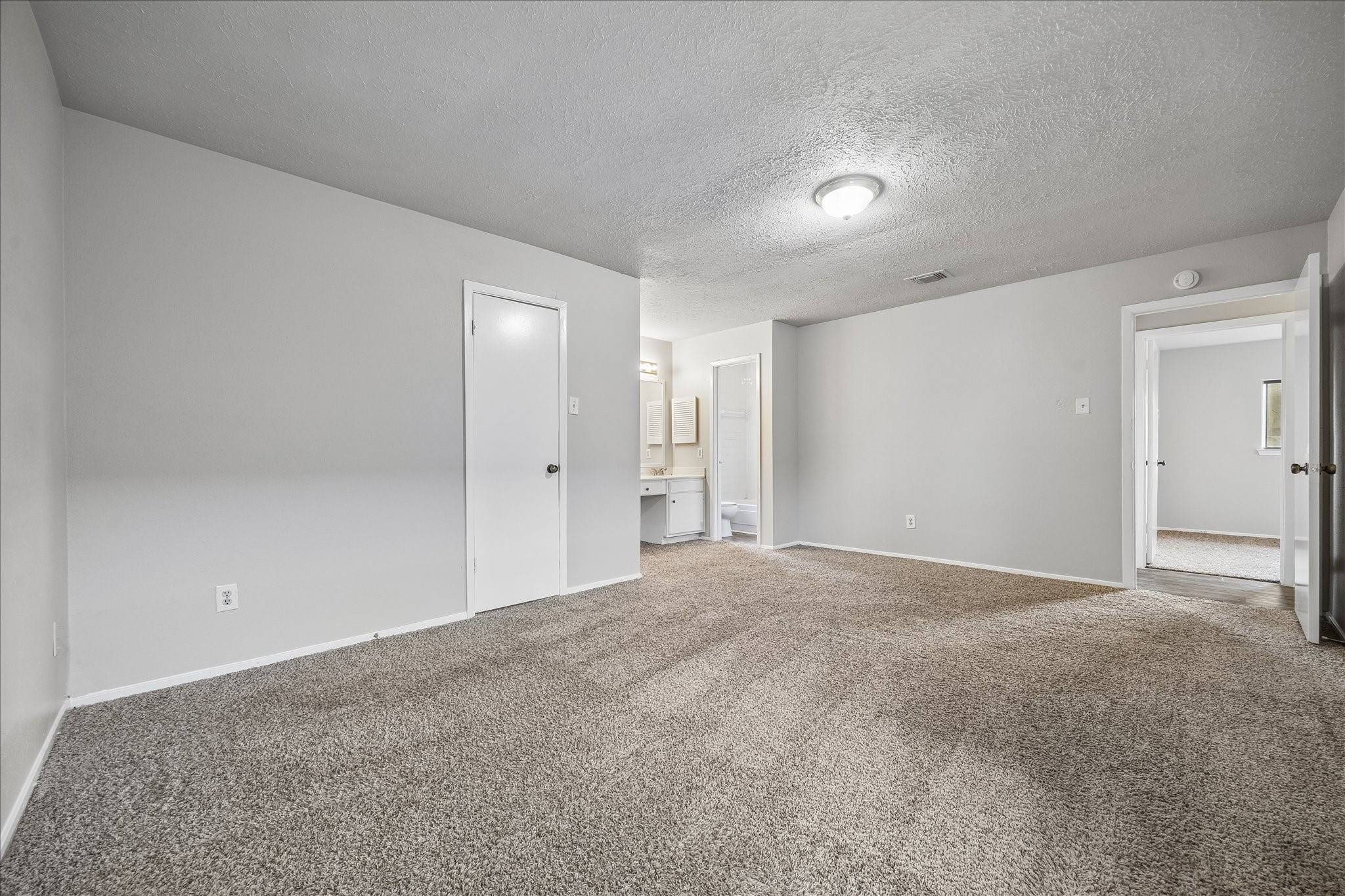 1922 Summer Place Drive Property Photo 6