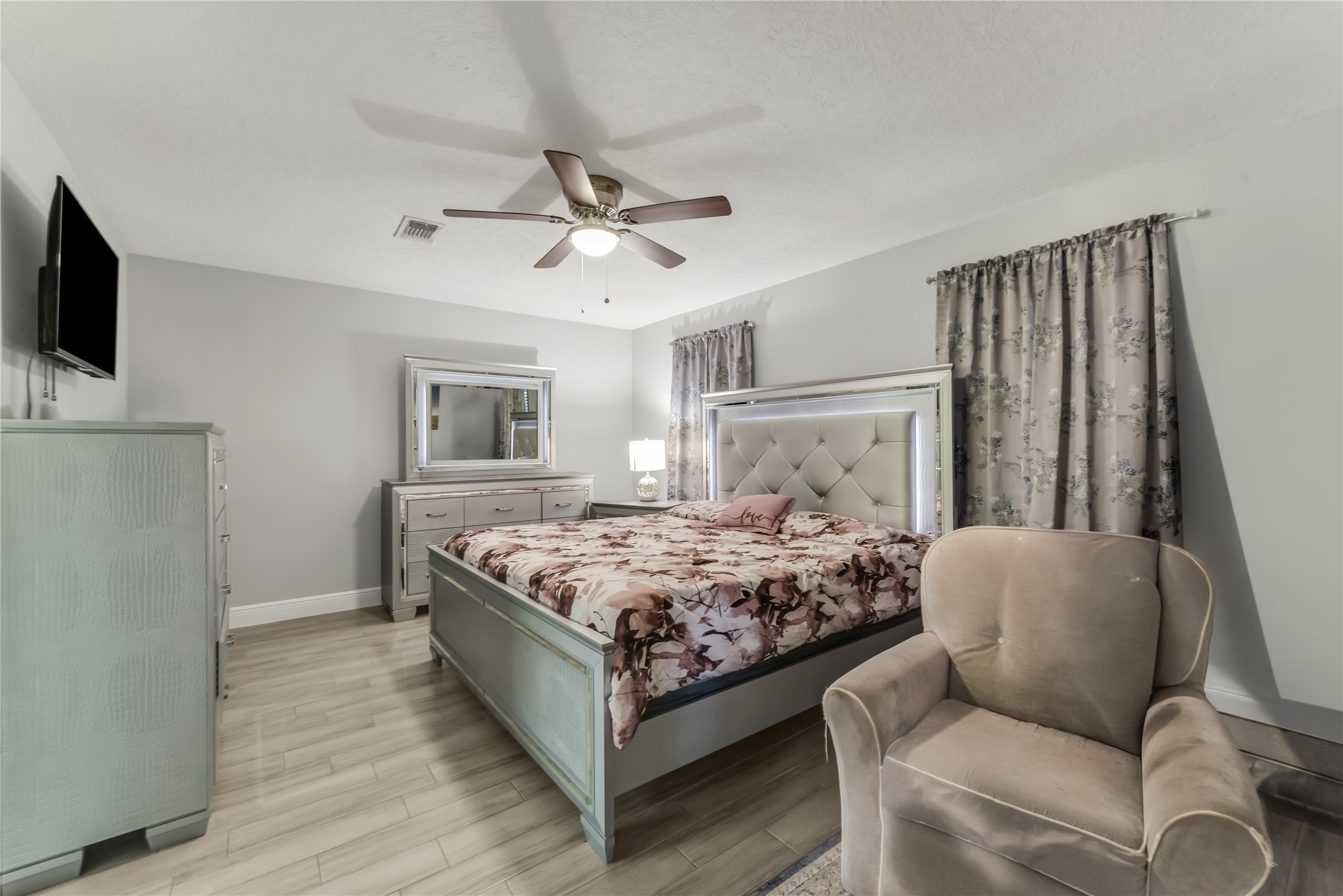 18318 Oakhampton Drive Property Photo 8