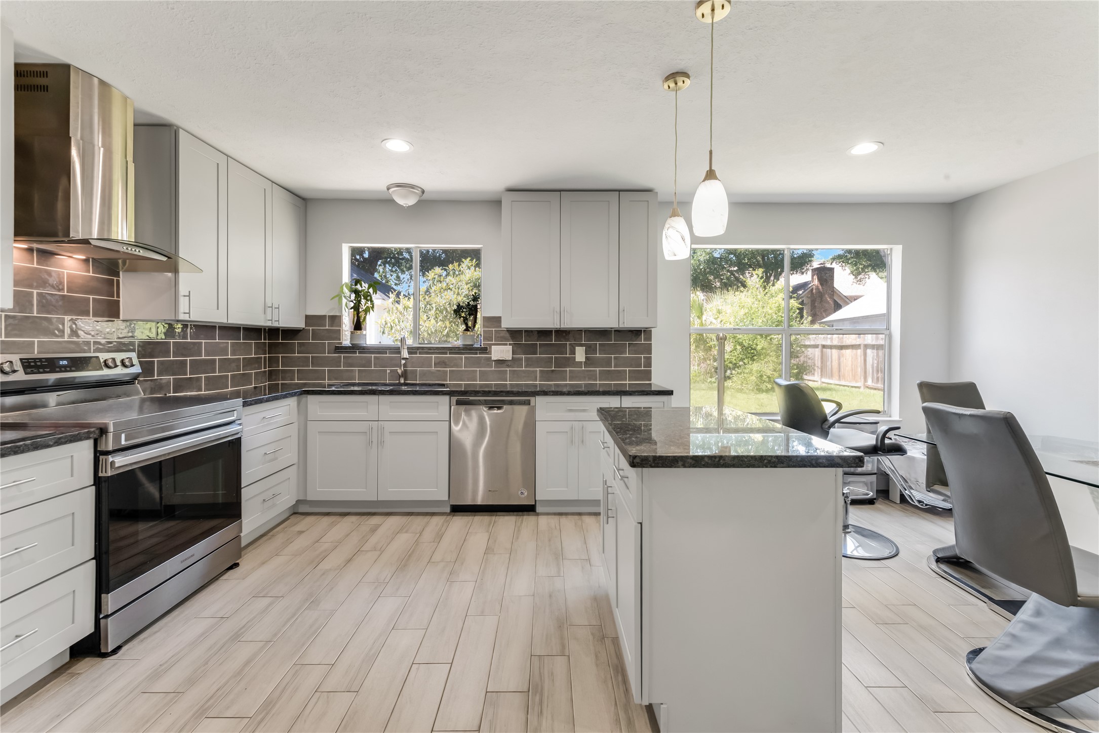 18318 Oakhampton Drive Property Photo 12