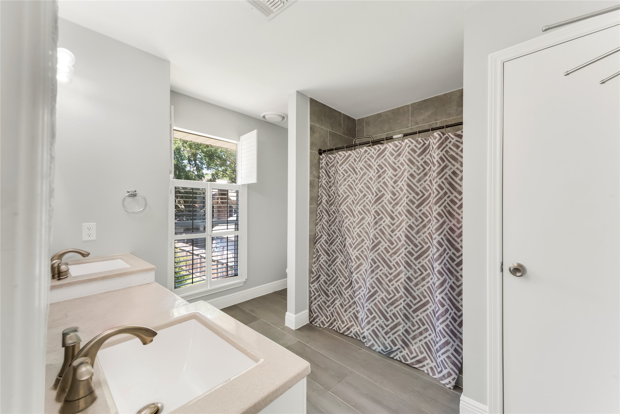 18318 Oakhampton Drive Property Photo 30