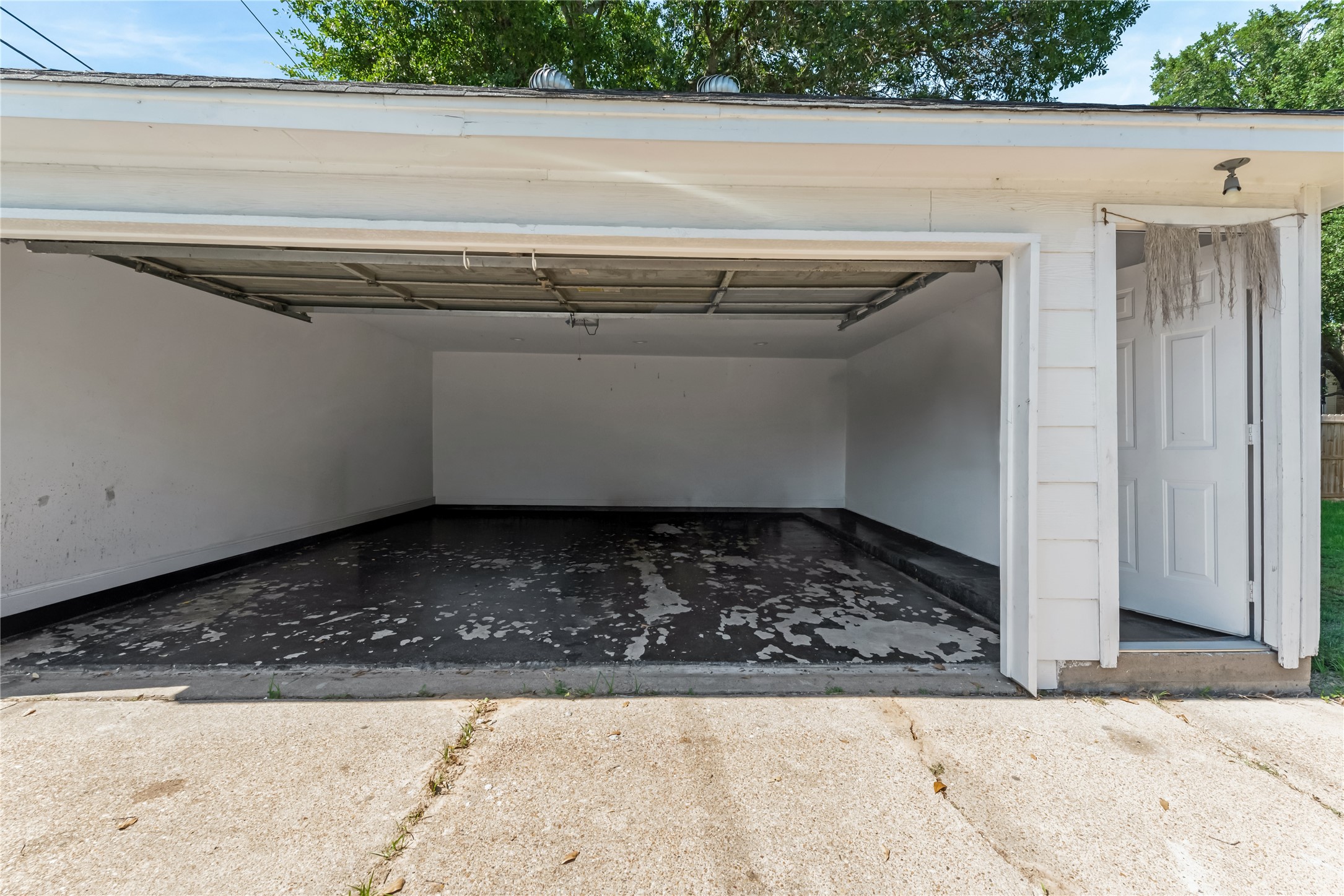 18318 Oakhampton Drive Property Photo 36