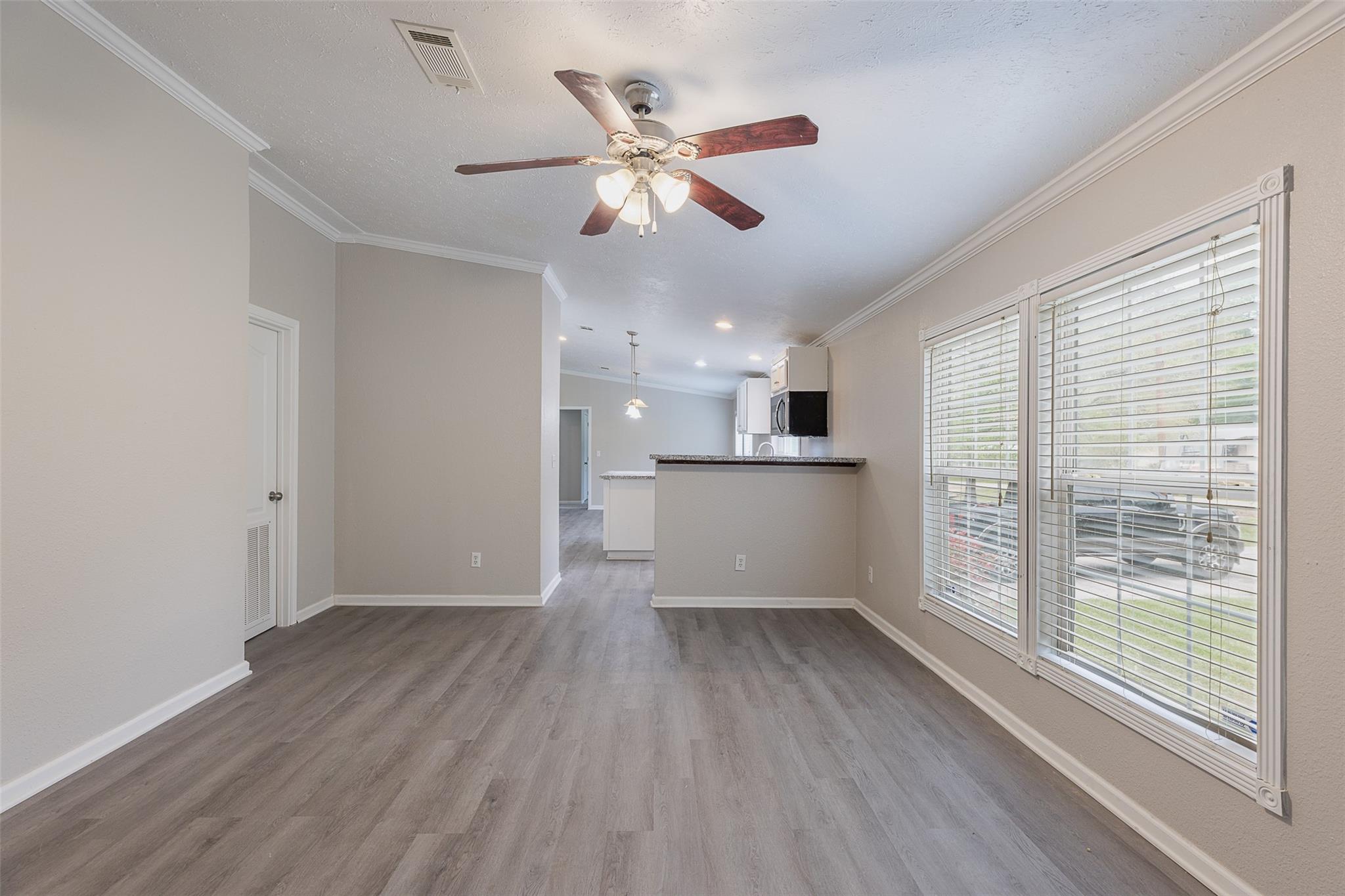 1520 W Creek Drive Property Photo 2