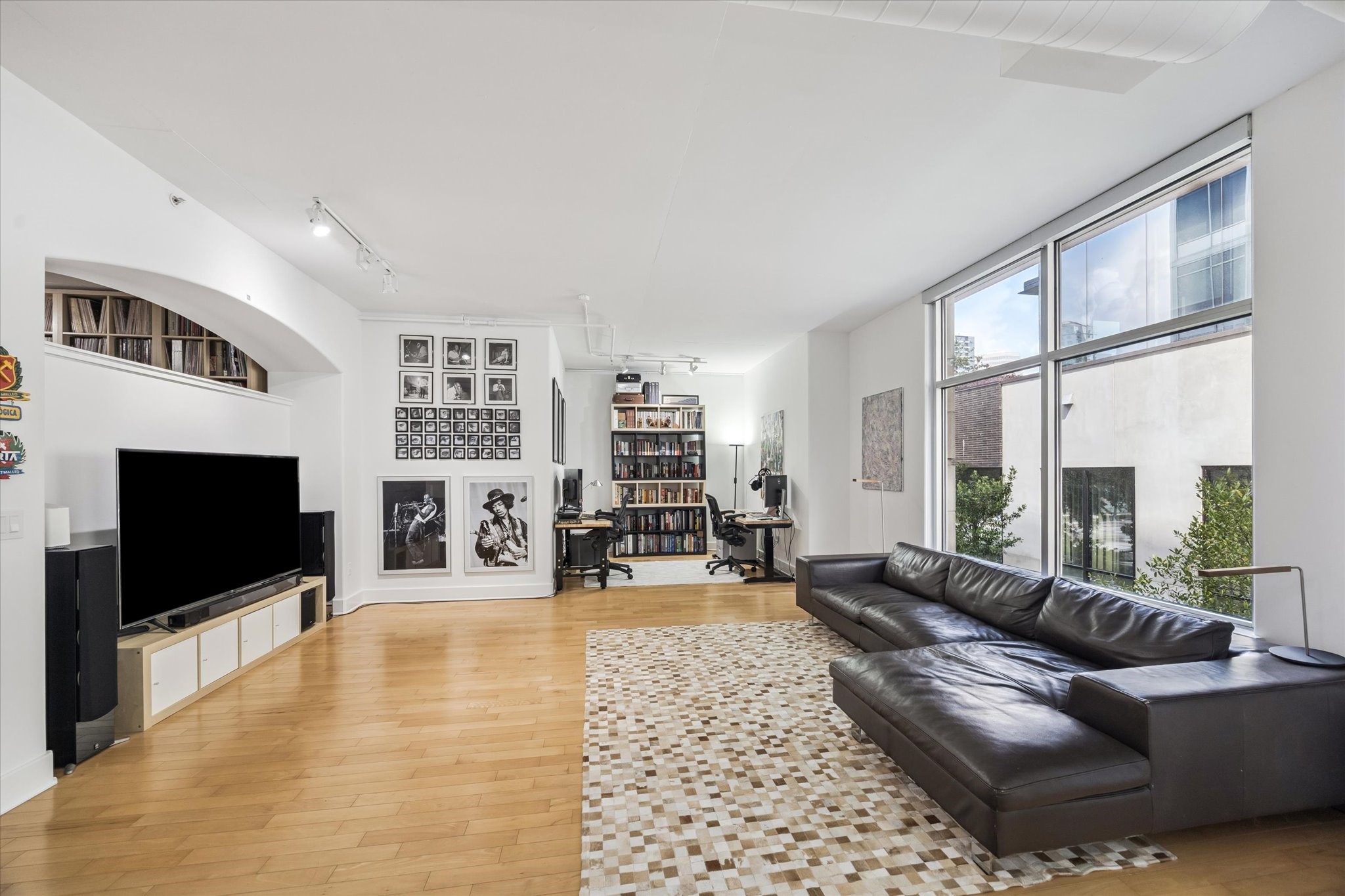 1901 Post Oak Boulevard 204 Property Photo 1