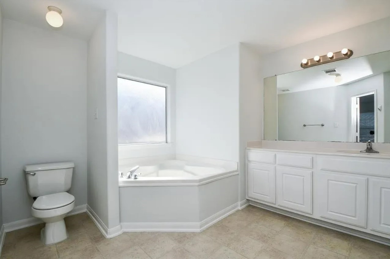 28719 Leon River Court Property Photo 12
