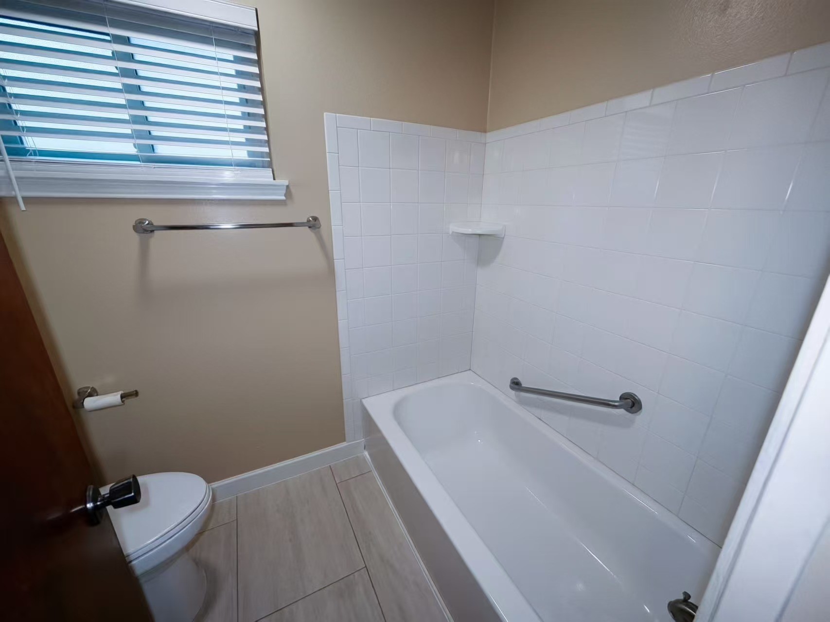 9303 Sharpview Drive Property Photo 10