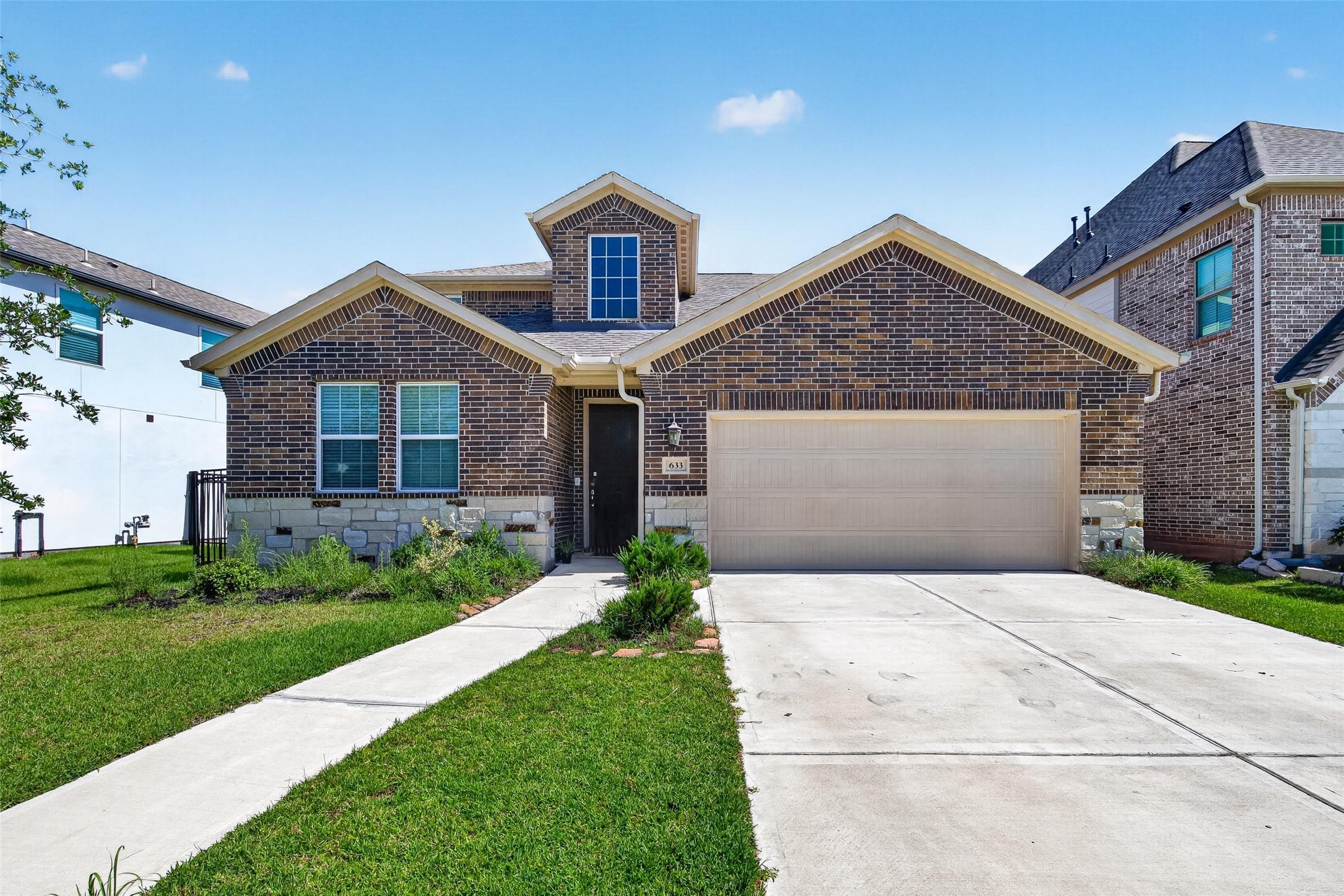 633 Cape Capri Drive Property Photo 1