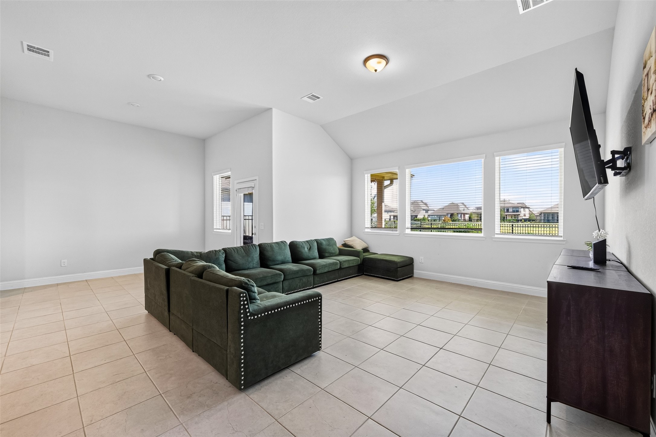 633 Cape Capri Drive Property Photo 8