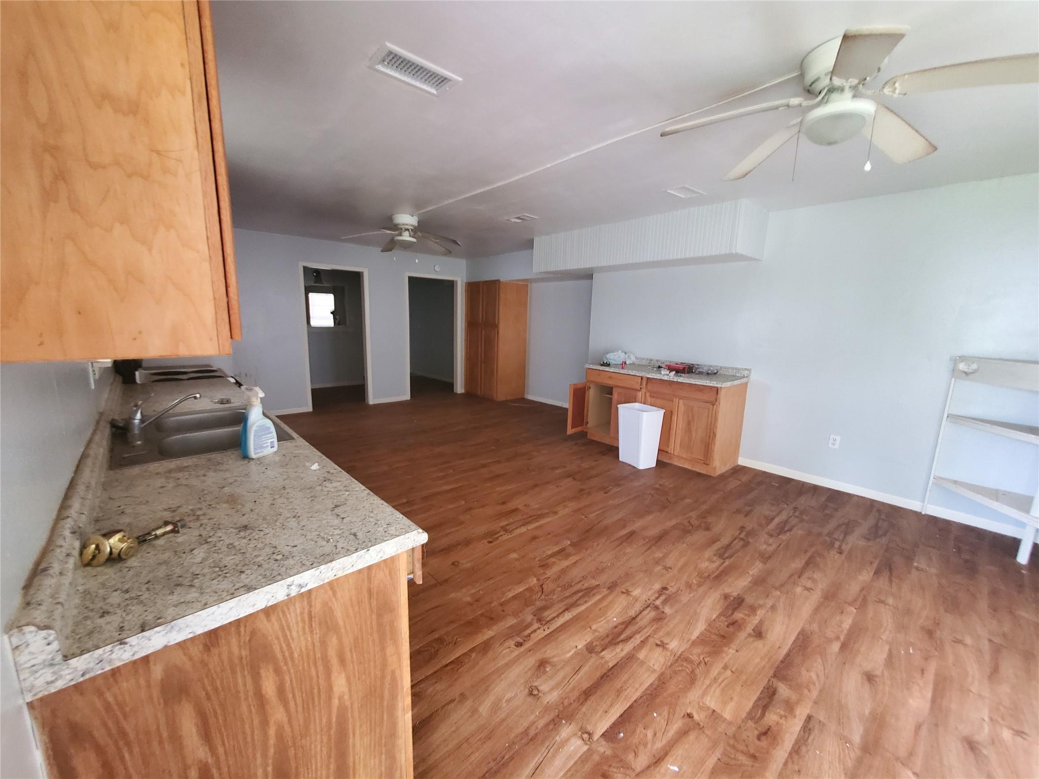 607 Winding Way Street, Lake Jackson Tx 77566 Property Photo 8
