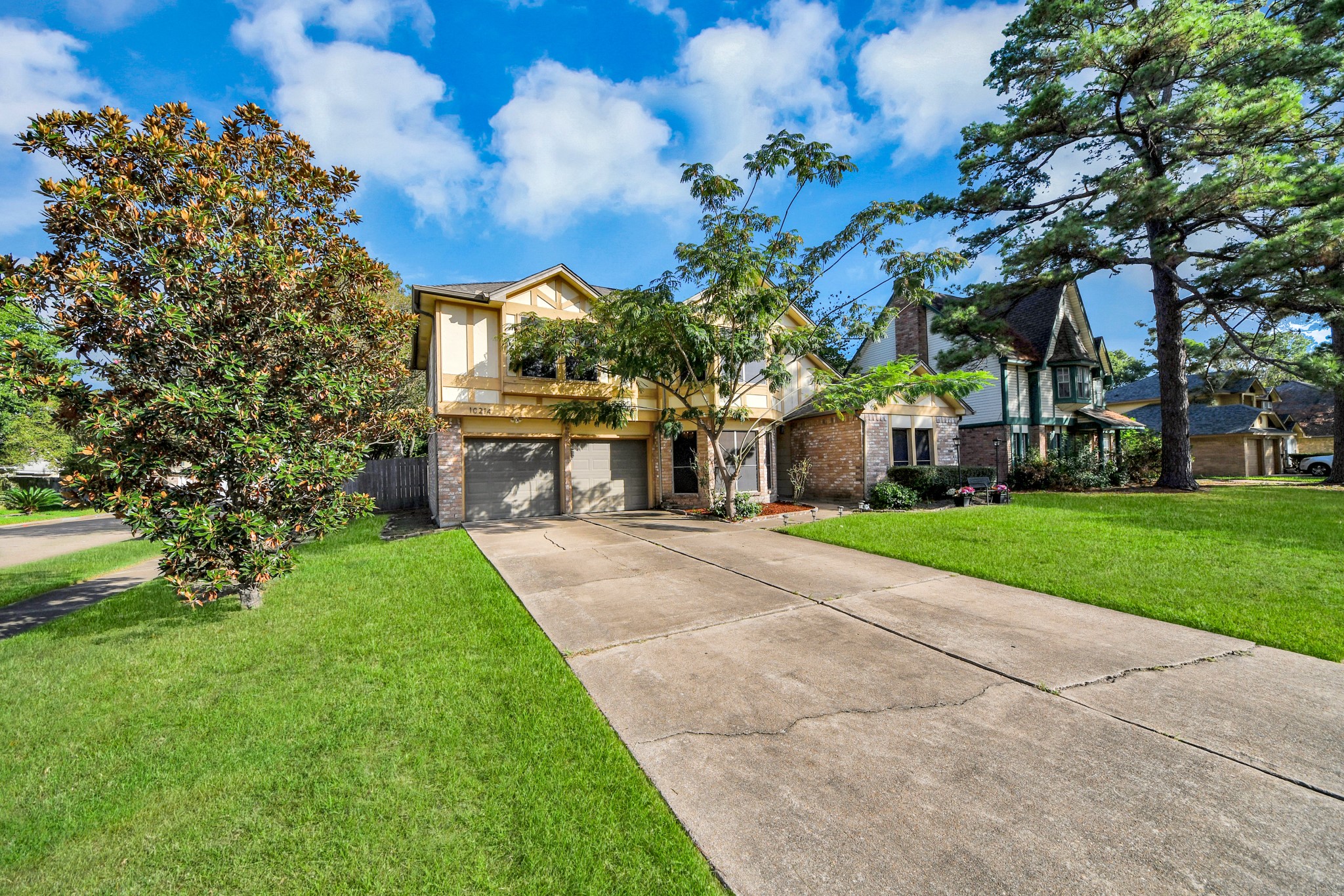10214 Waving Fields Drive Property Photo 3