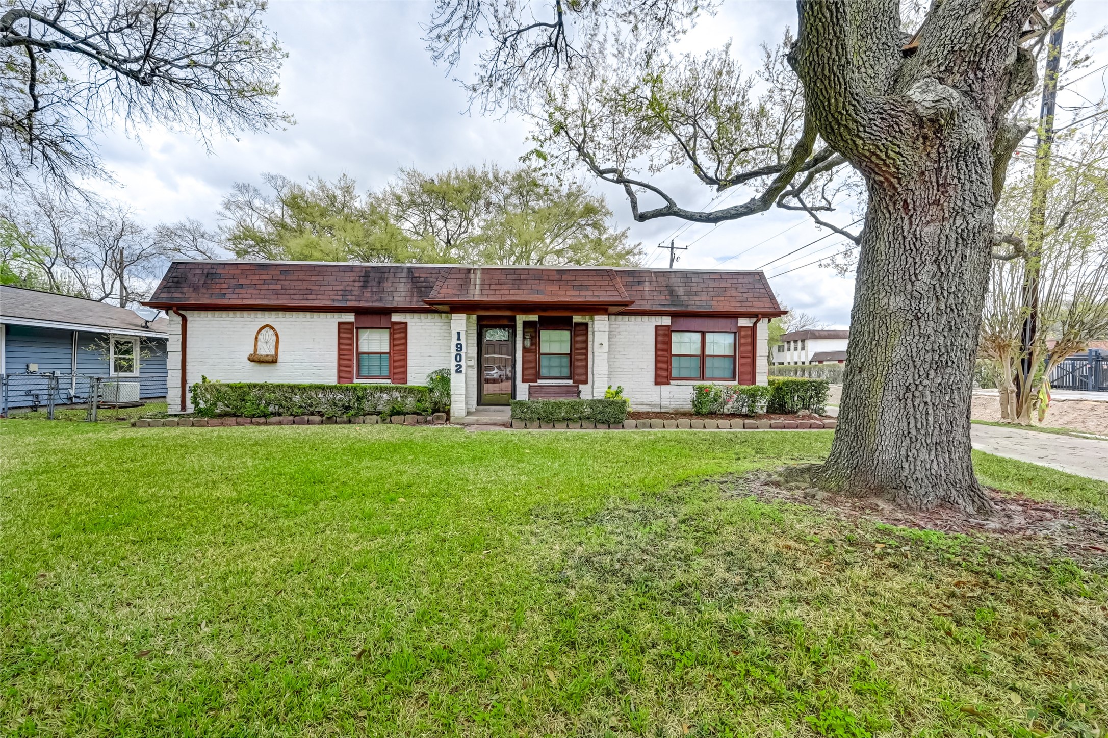 1902 Sedgie Drive Property Photo 1