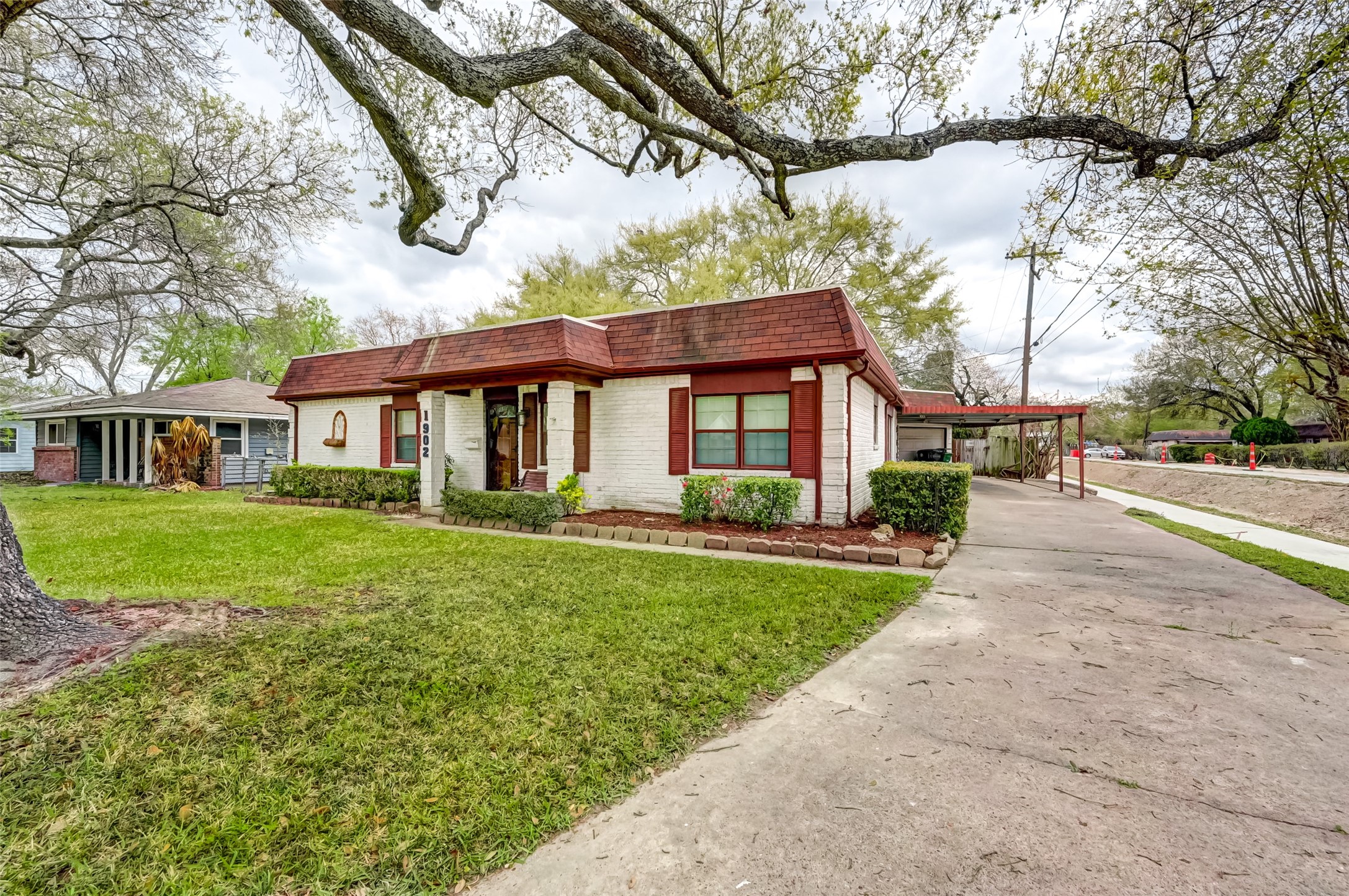 1902 Sedgie Drive Property Photo 2