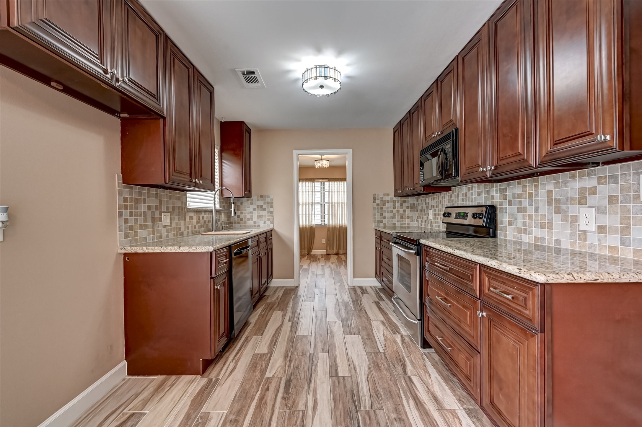1902 Sedgie Drive Property Photo 8