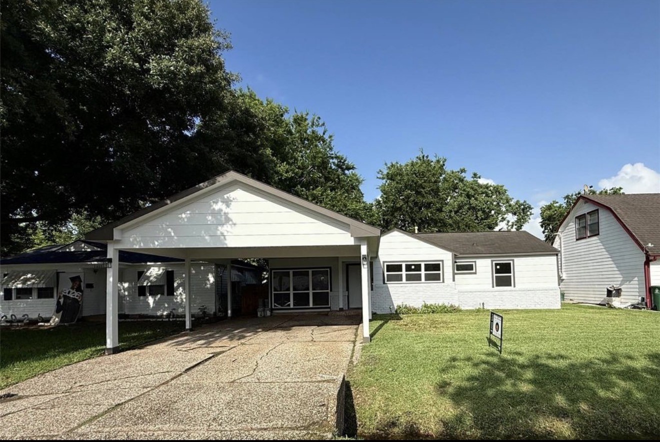 10205 Sierra Drive Property Photo 1