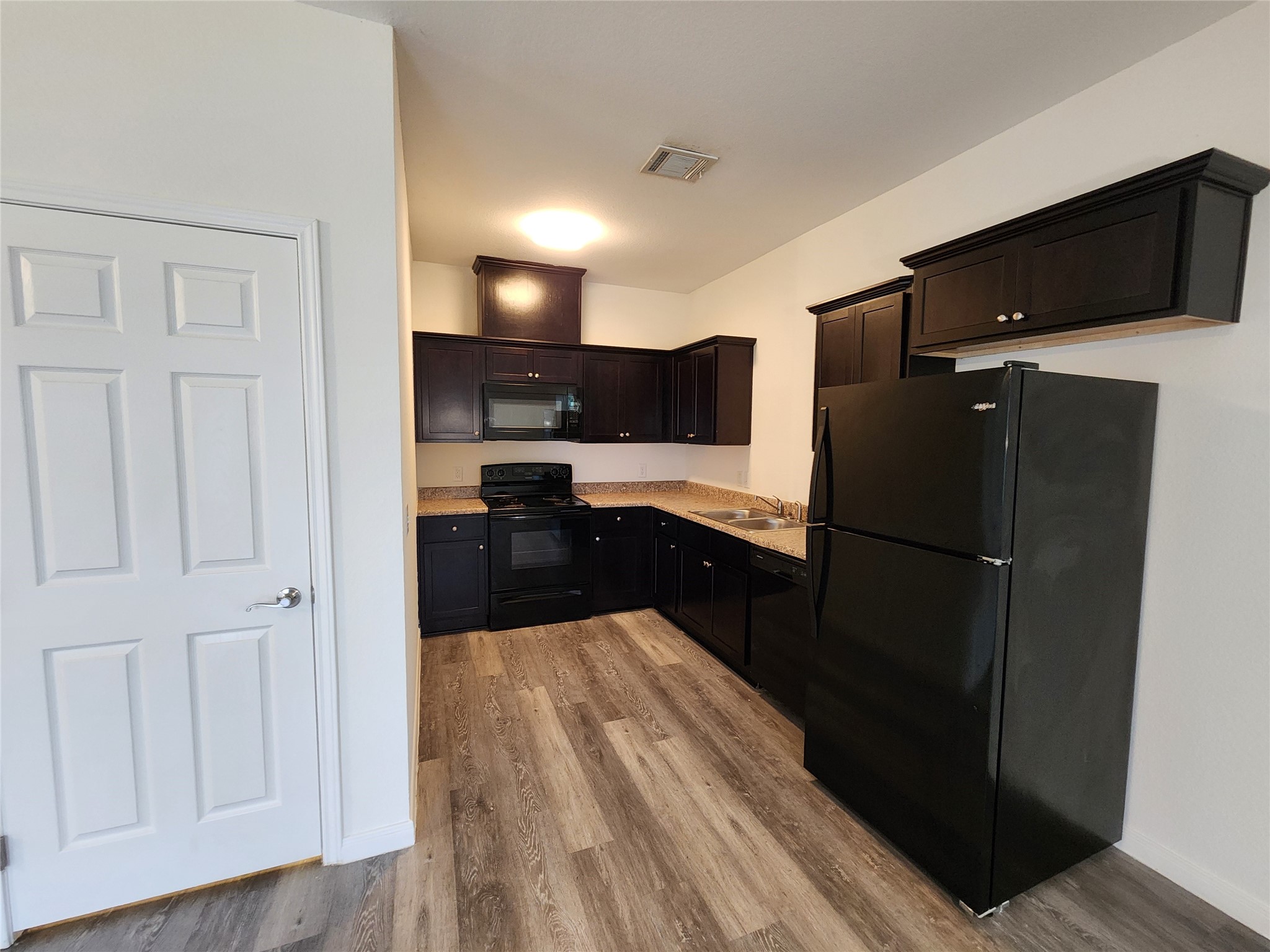 6202 White Oak Drive Property Photo 4