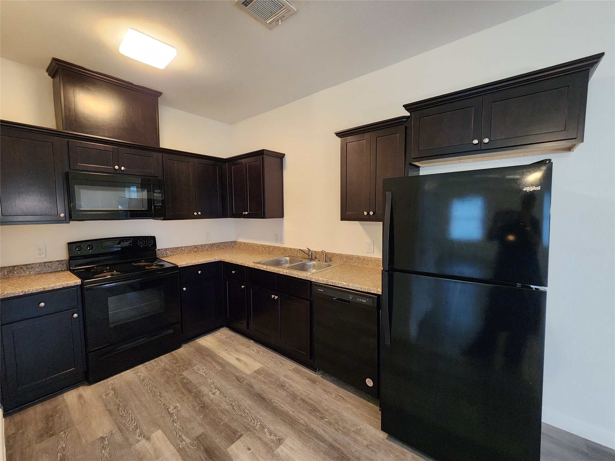 6202 White Oak Drive Property Photo 5