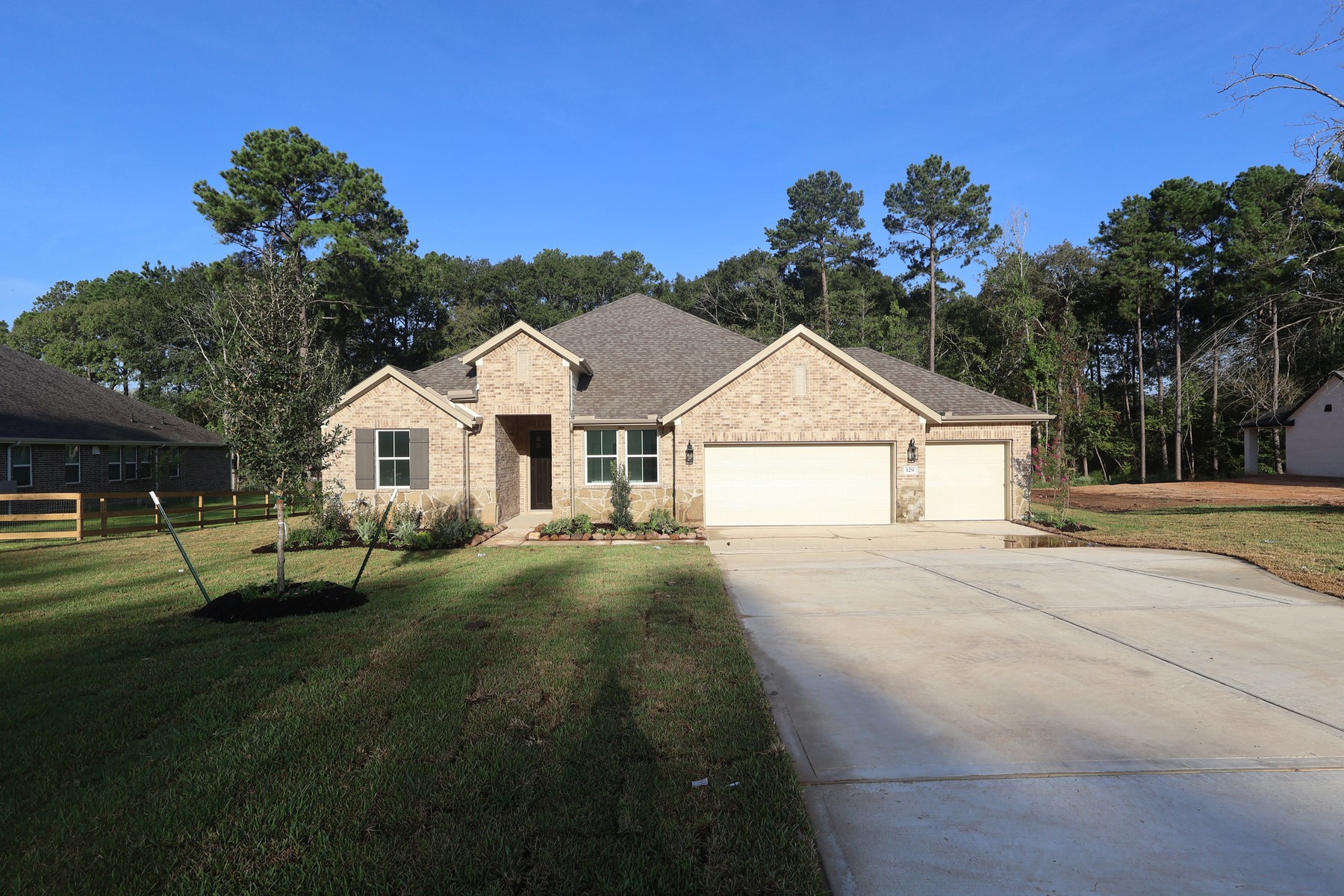 129 Roebuck Lane Property Photo 1