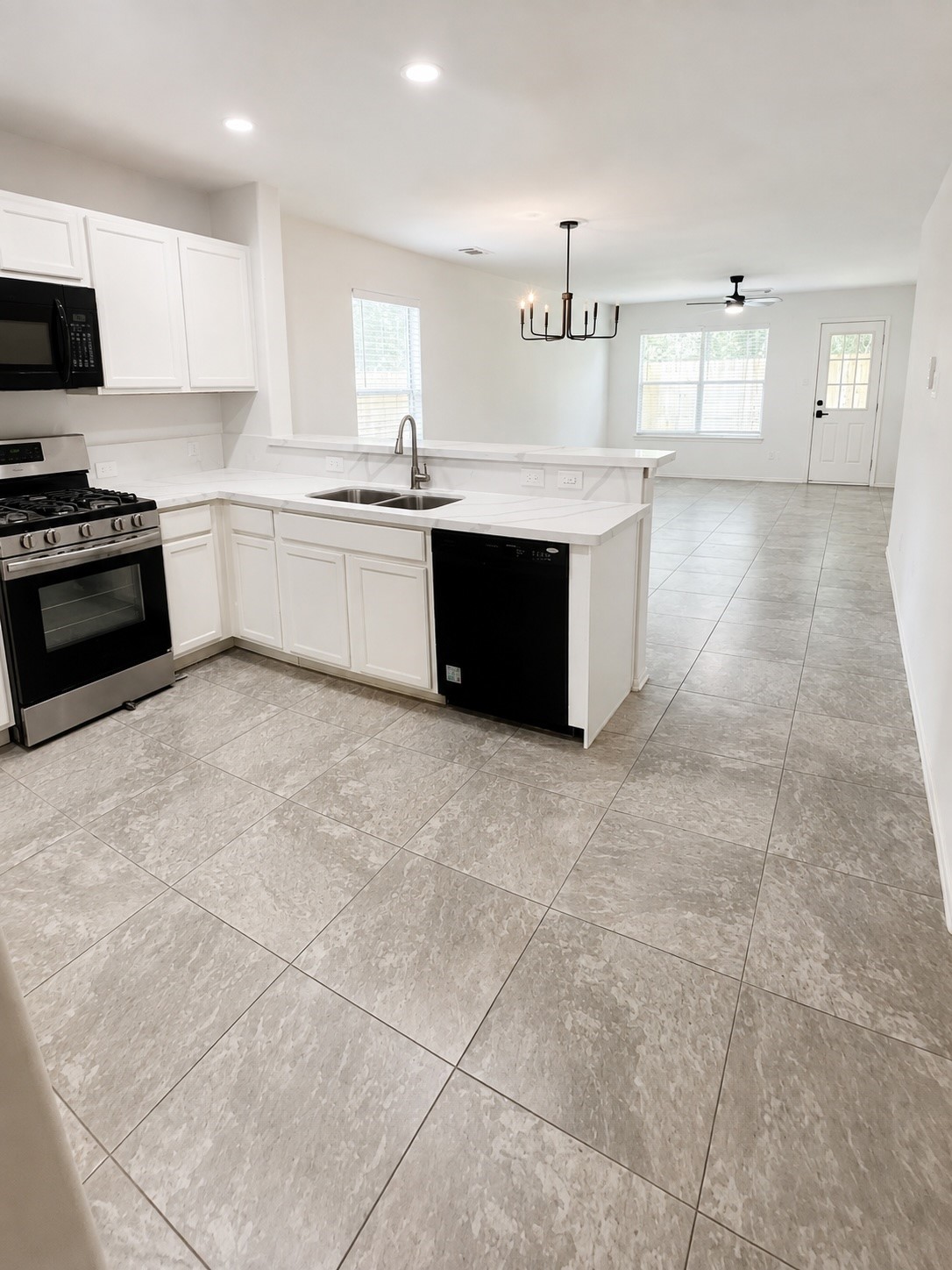 9227 Shaded Pines Drive Property Photo 2
