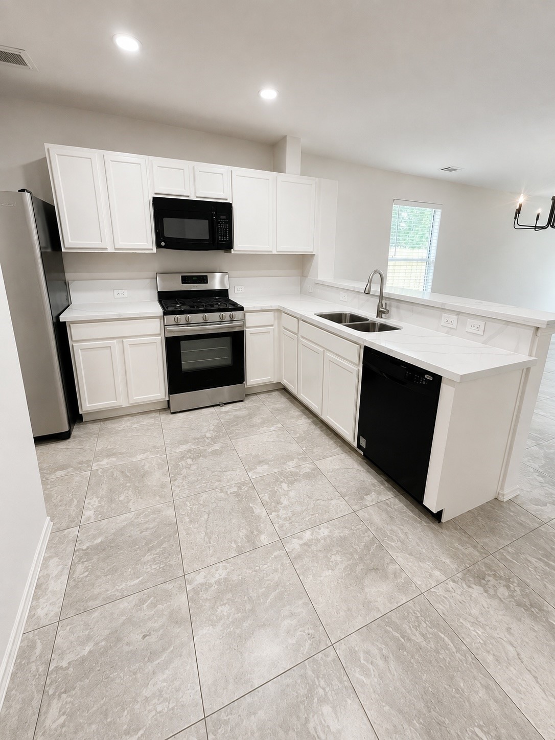 9227 Shaded Pines Drive Property Photo 3