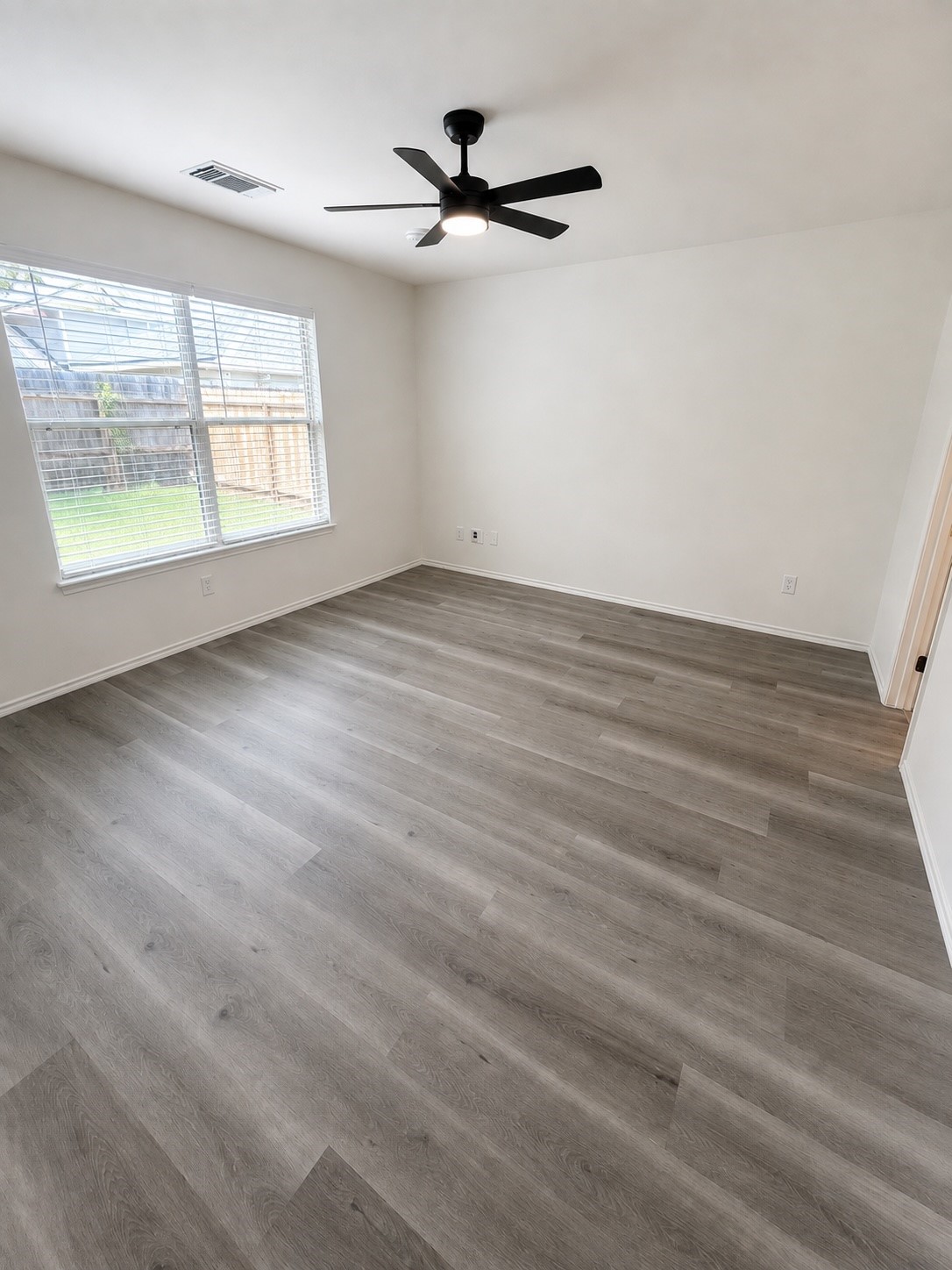 9227 Shaded Pines Drive Property Photo 9