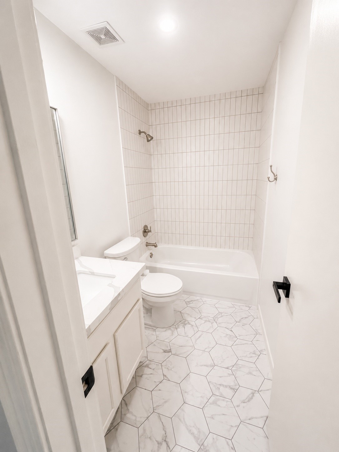 9227 Shaded Pines Drive Property Photo 14