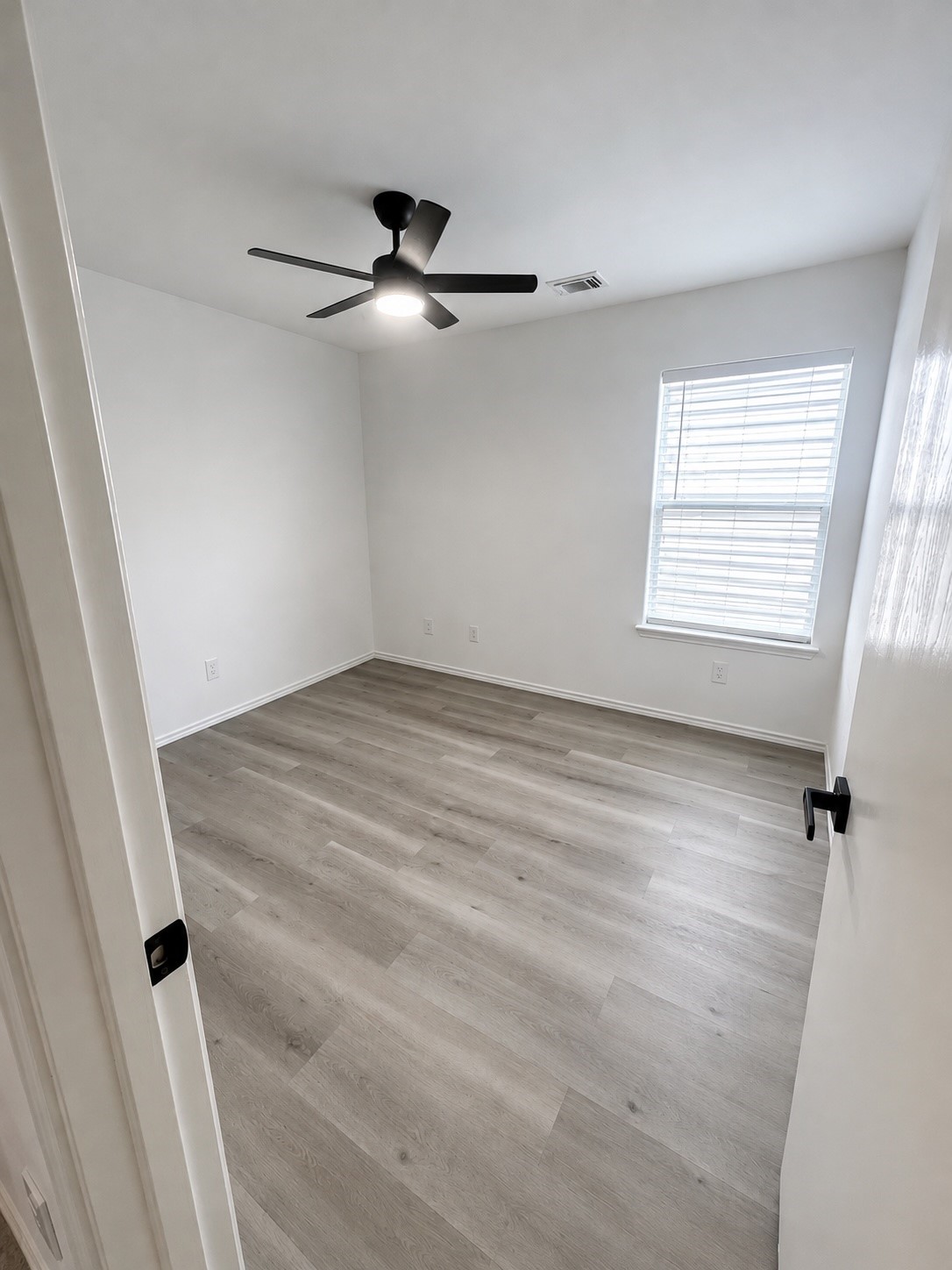 9227 Shaded Pines Drive Property Photo 15