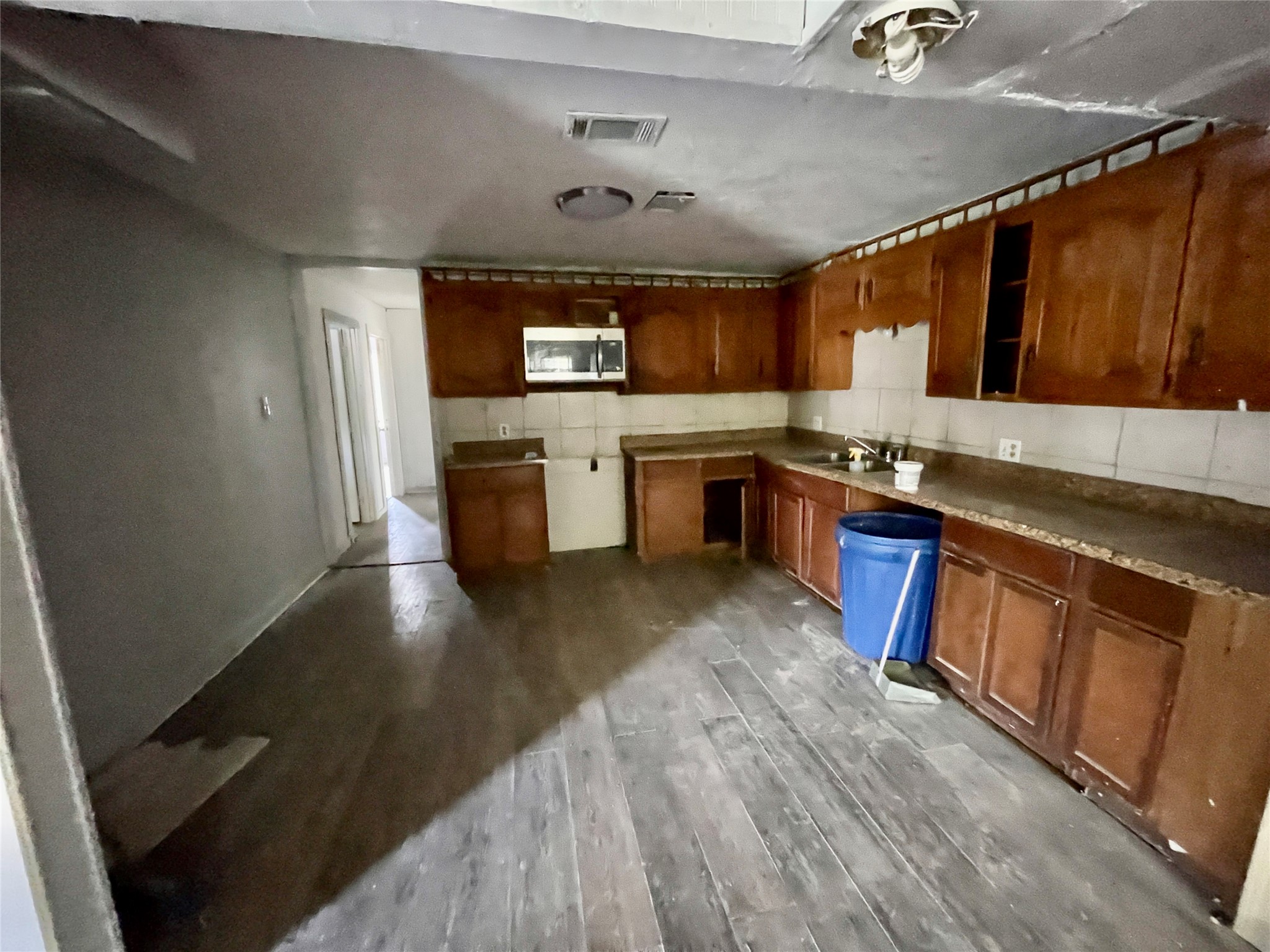 518 S Kansas Street Property Photo 10