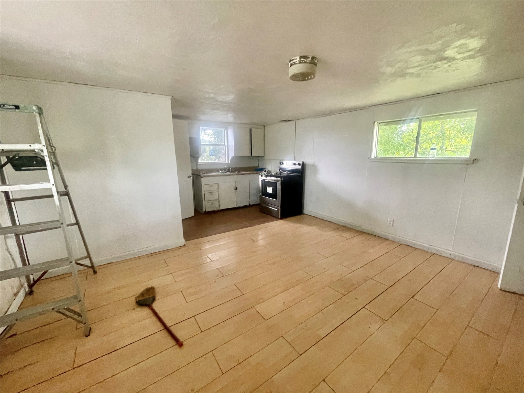 518 S Kansas Street Property Photo 17