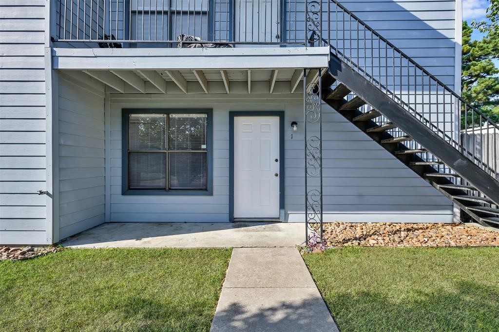 900 Holly Drive 3 Property Photo 2