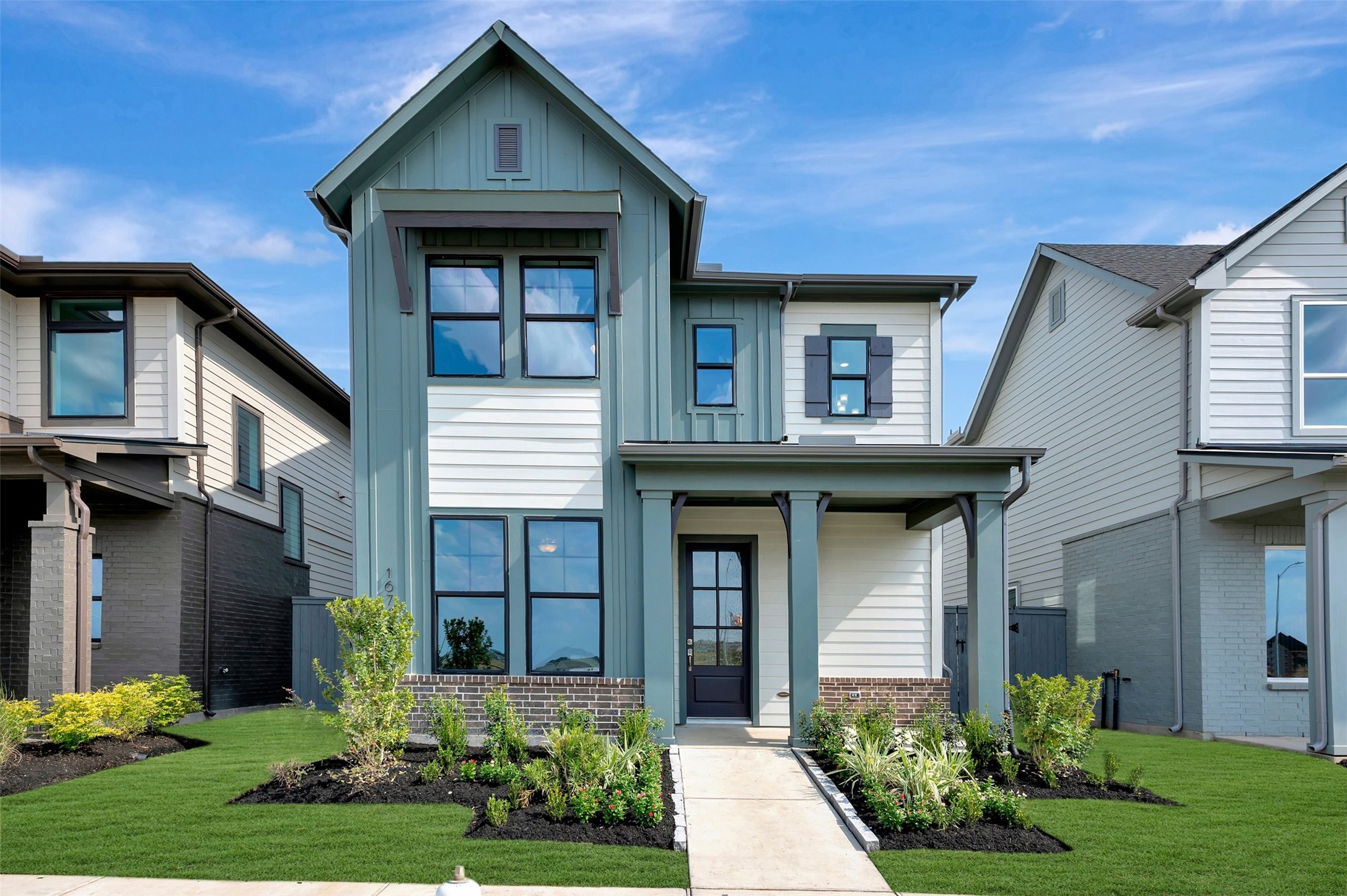 16714 Vibrant Avenue Property Photo 1
