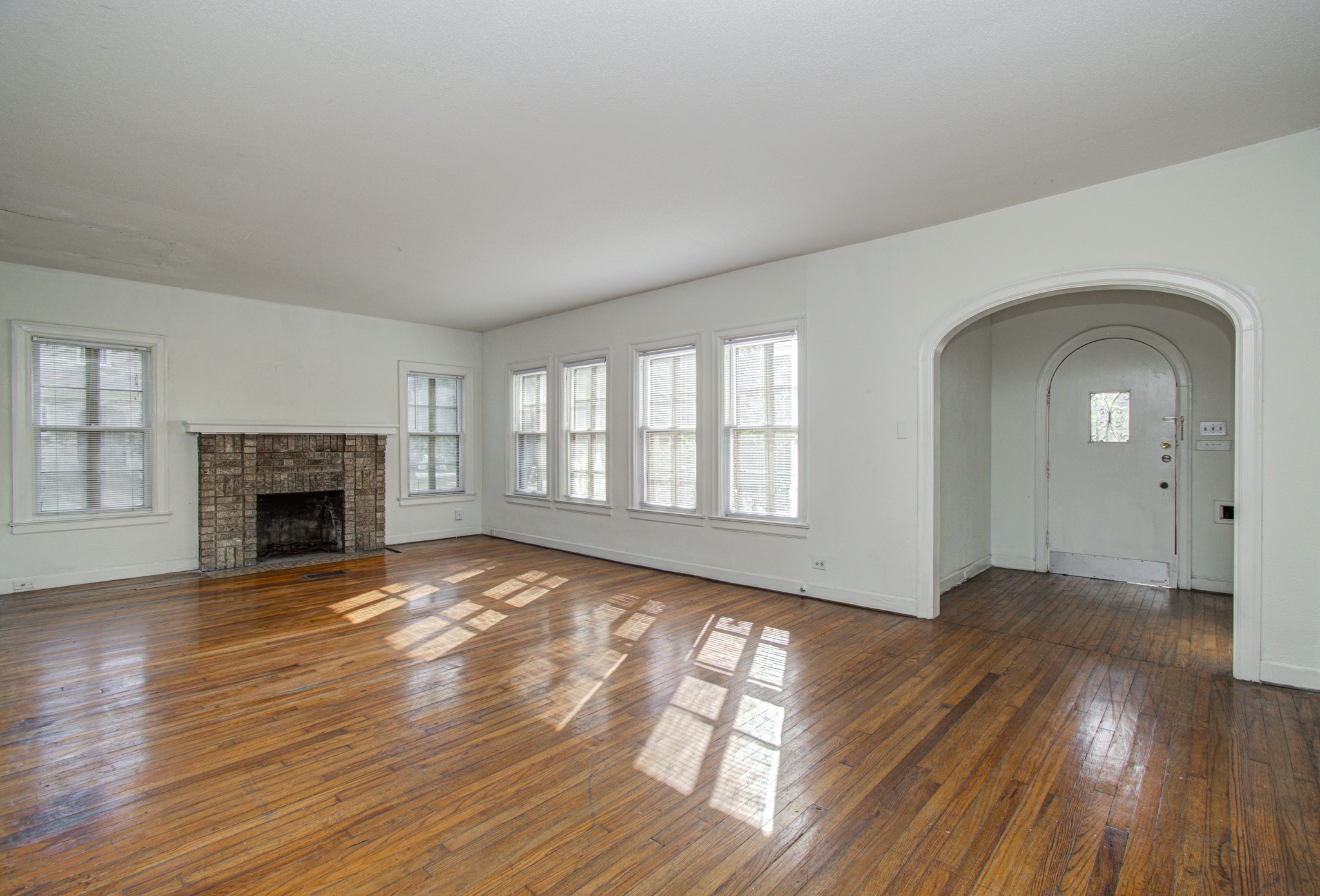 4802 La Branch Street Property Photo 9