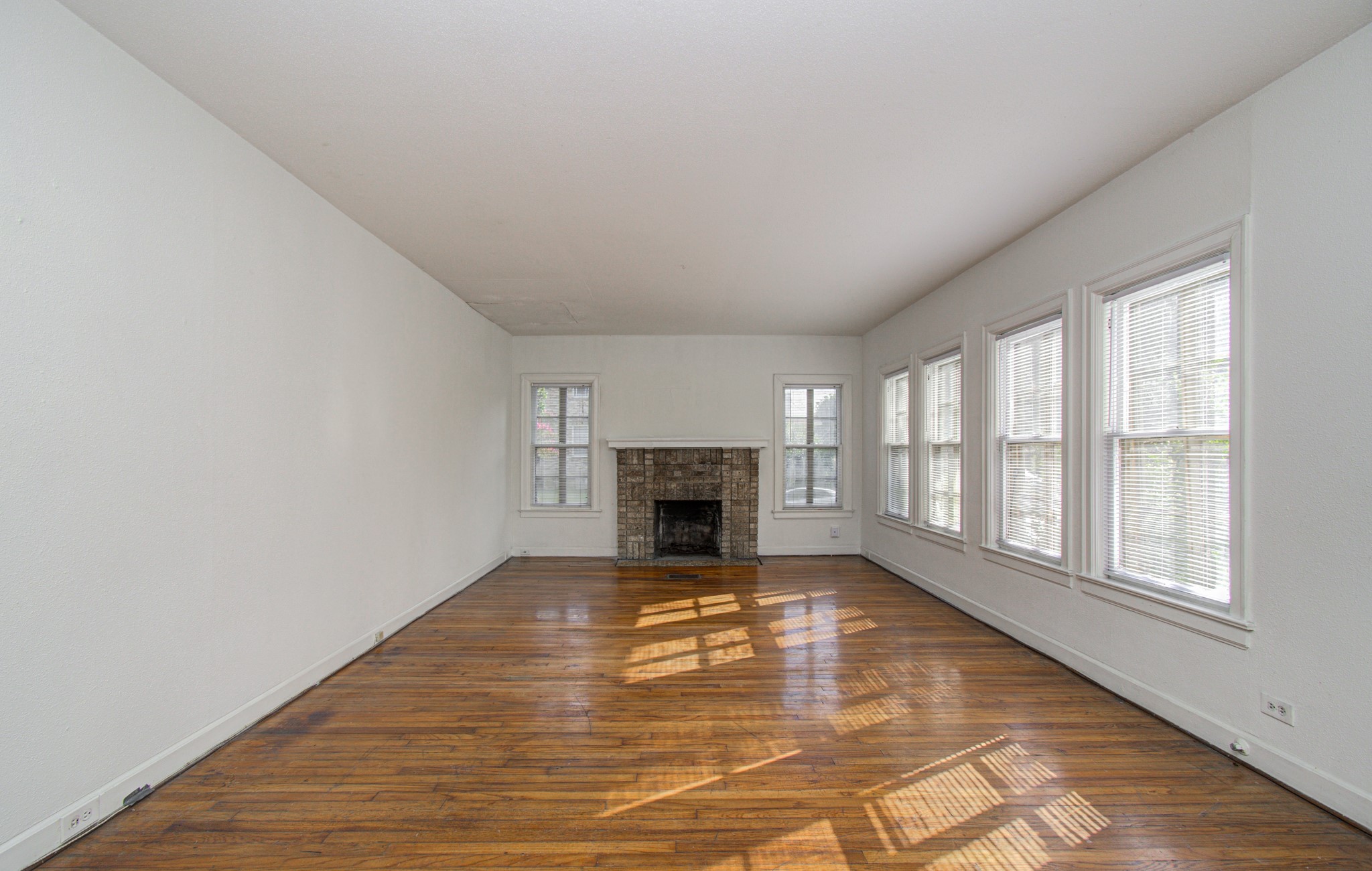 4802 La Branch Street Property Photo 10