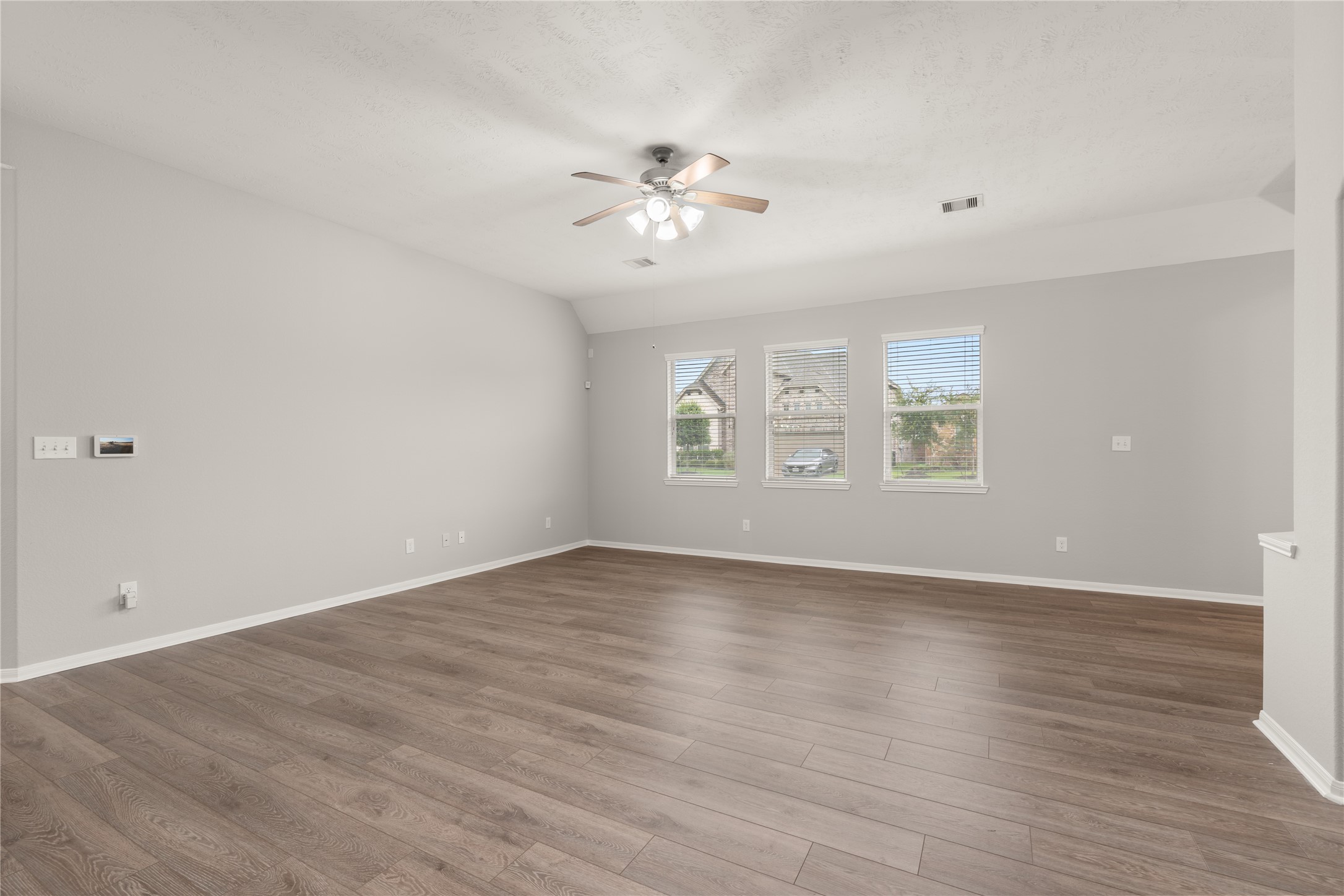 13602 Kodiak Brown Bear Street Property Photo 12