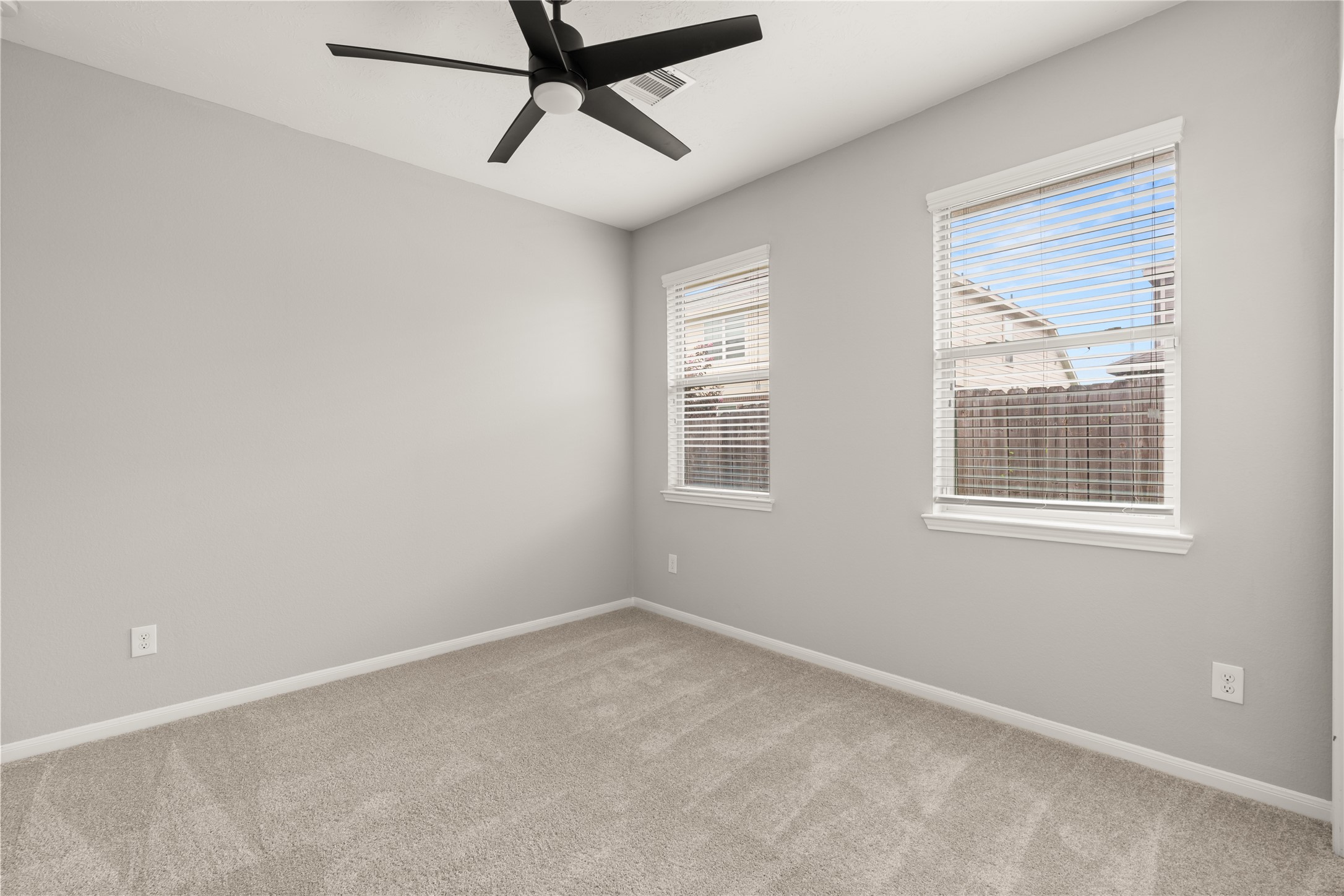 13602 Kodiak Brown Bear Street Property Photo 33