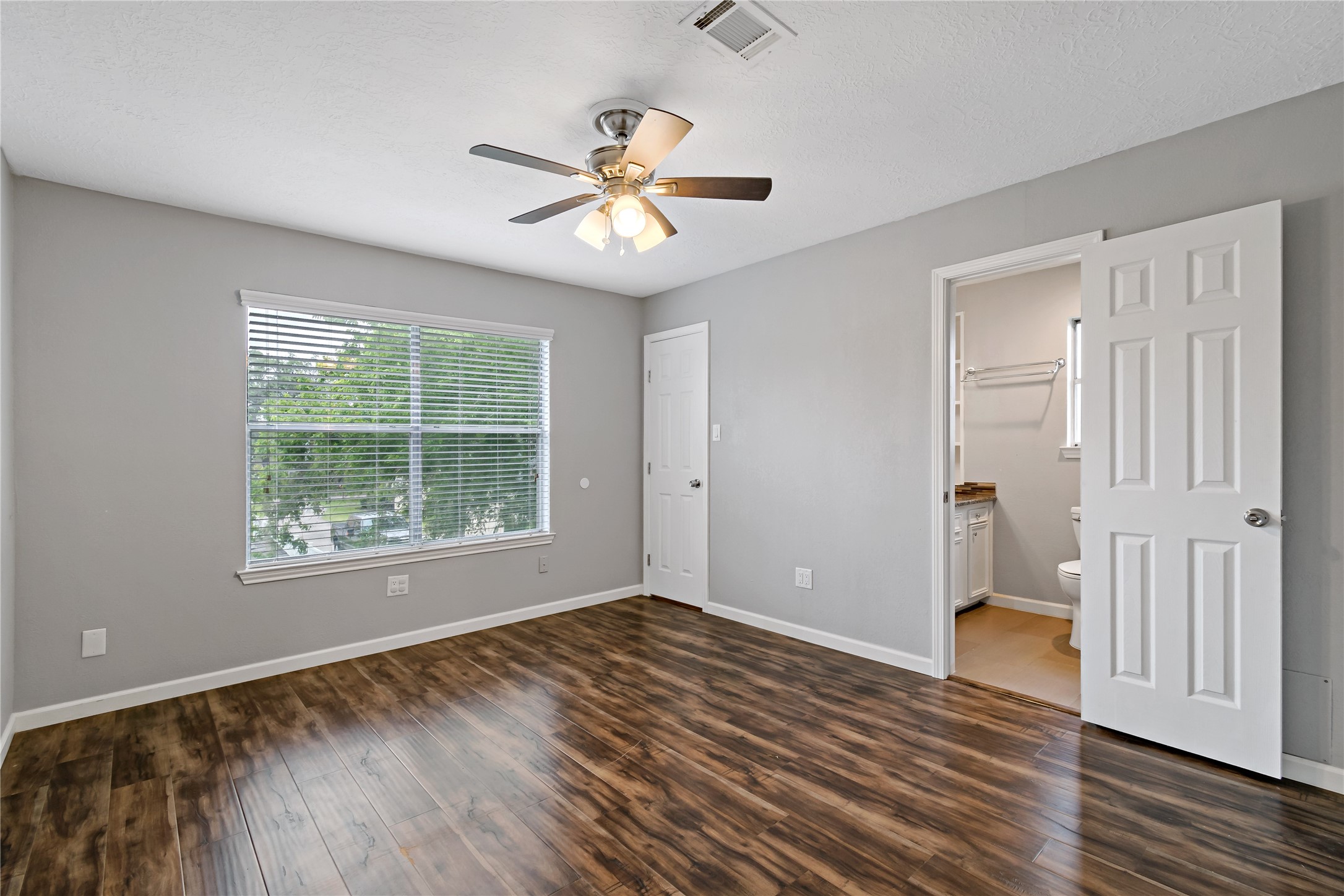 542 Birdsong Drive Property Photo 12