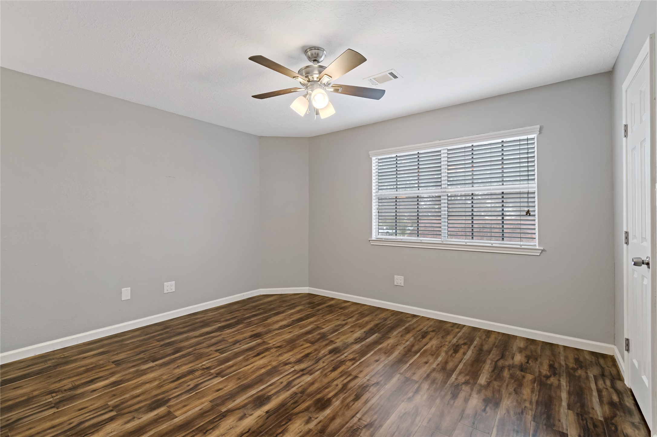 542 Birdsong Drive Property Photo 16