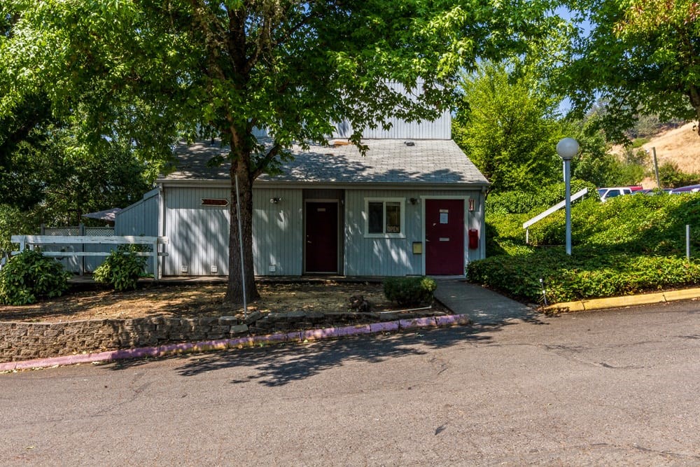 721 Se Meadowlark St Property Photo 3