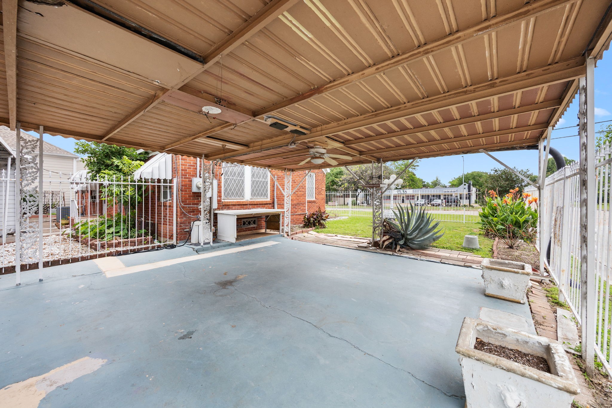 5201 Irvington Boulevard Property Photo 28