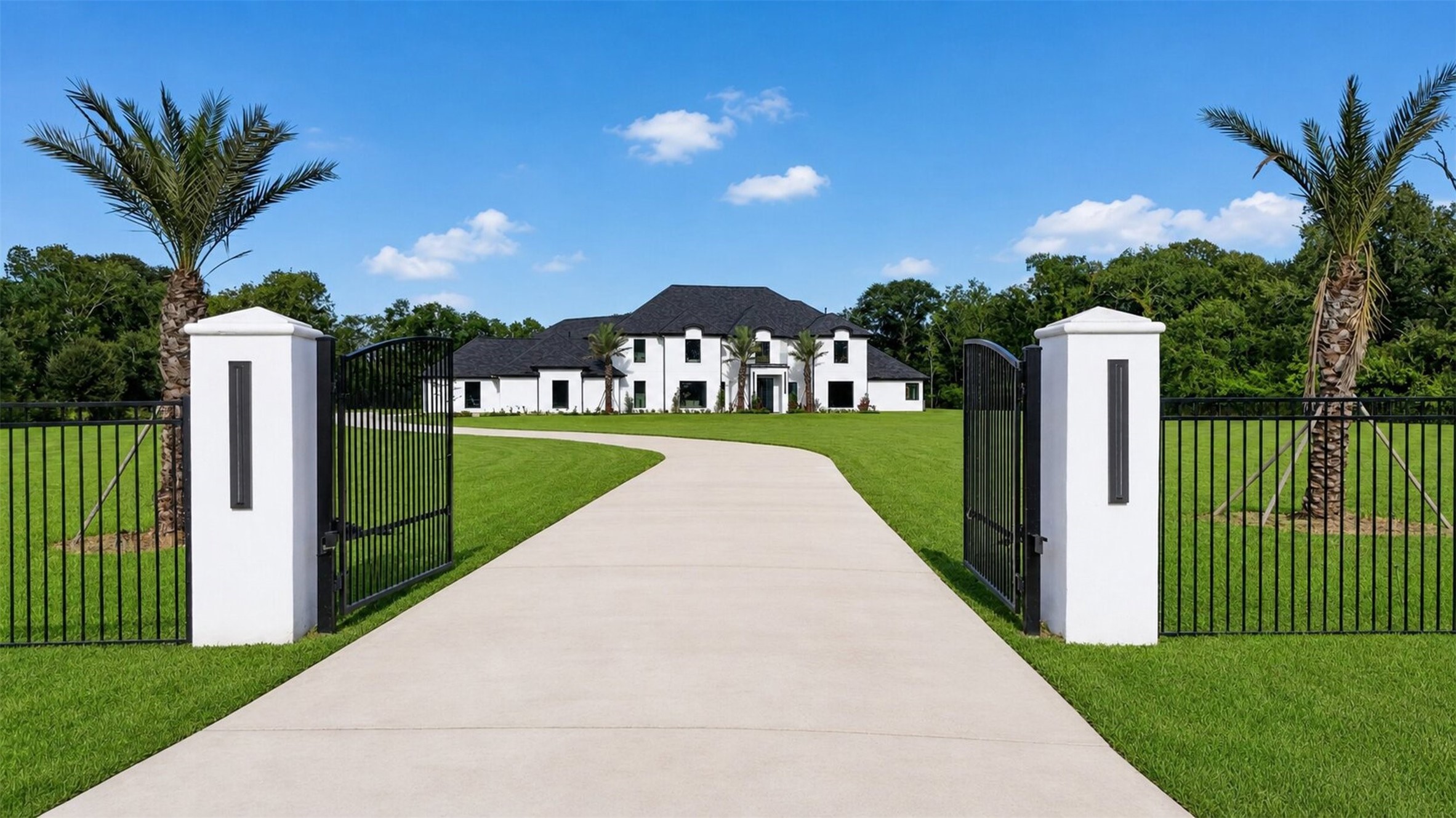 8243 Thompson Lake Drive Property Photo