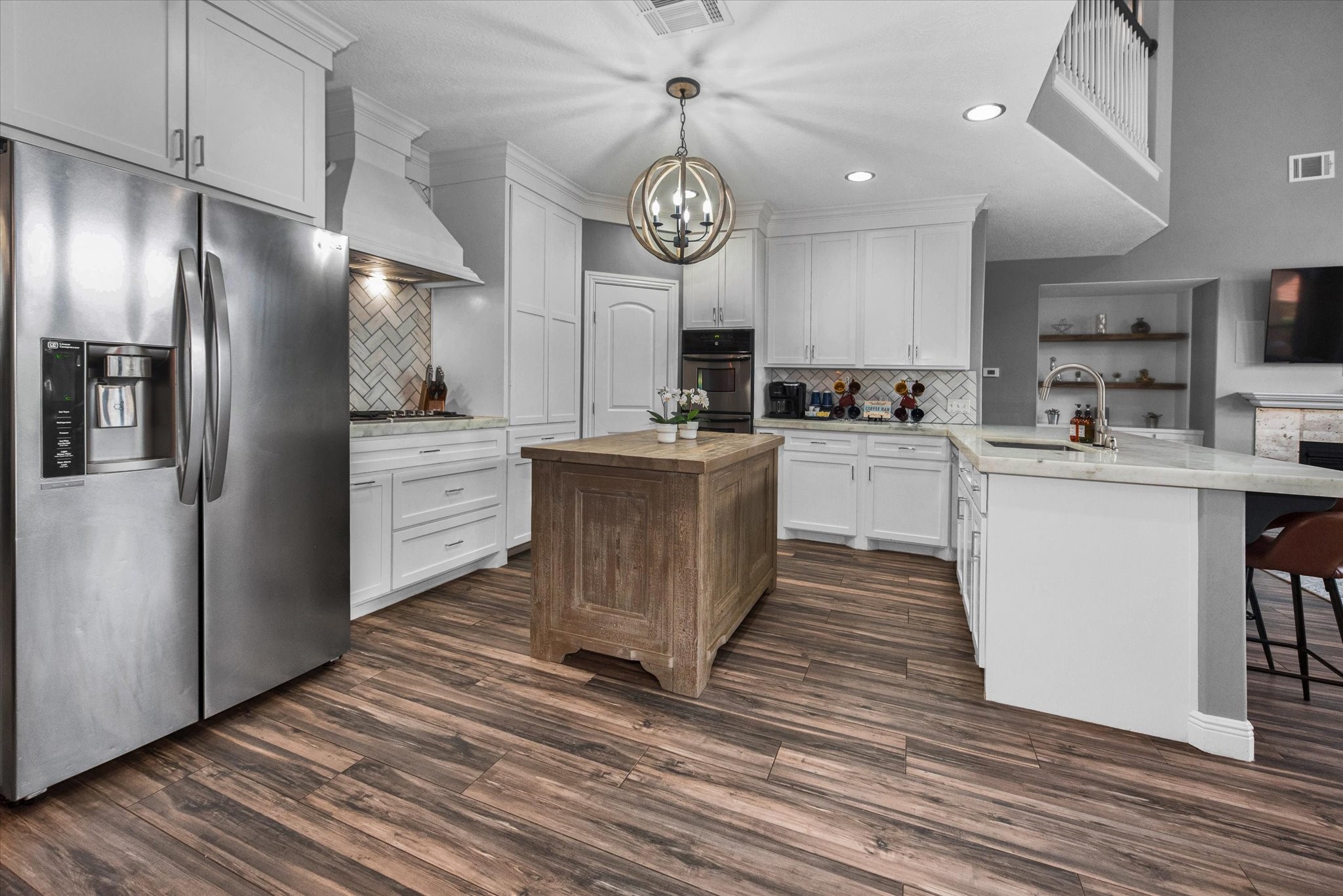 8219 Shoregrove Drive Property Photo 4