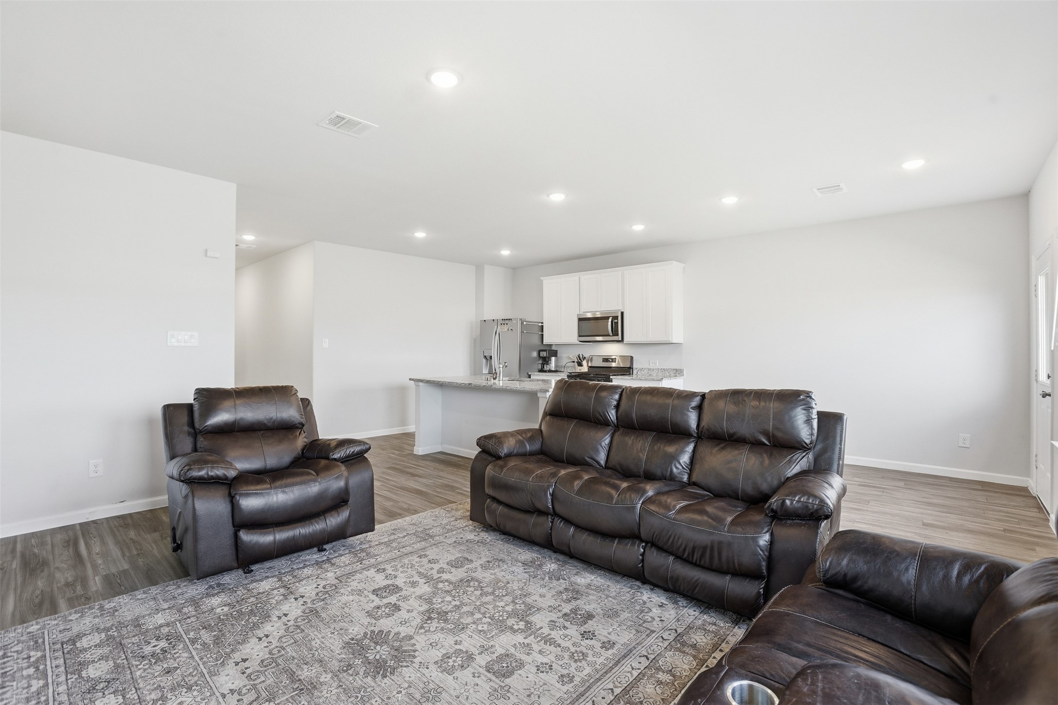 814 Brookside Drive Property Photo 3